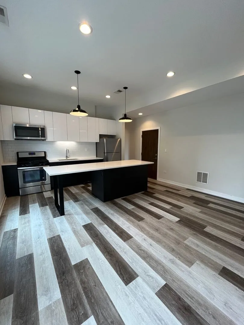 713 N Milwaukee Ave, ,  60642, USA 60642-unit#403-Chicago-IL