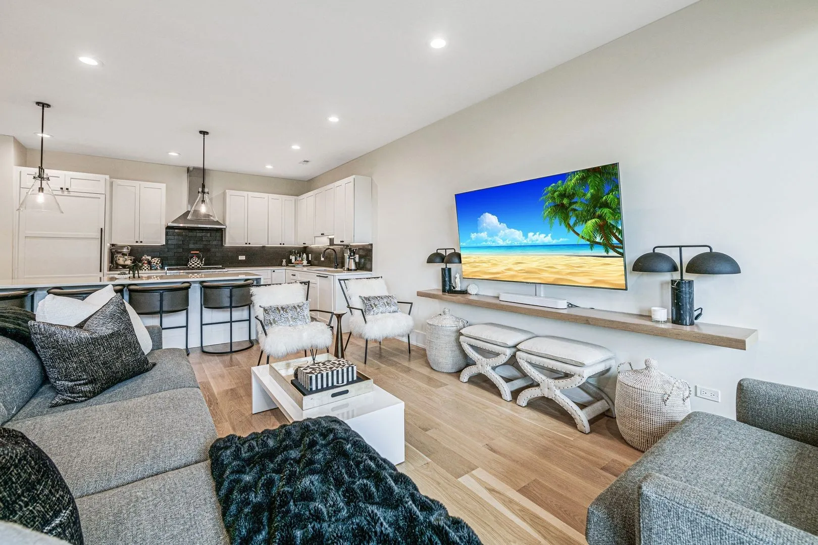 3542 N Southport Ave, , 60657, USA 60657-unit#2-Chicago-IL