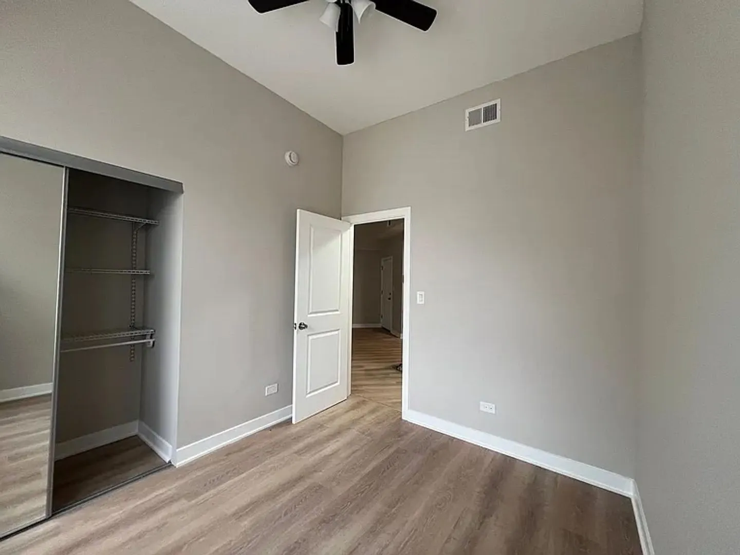 3015 N Milwaukee Ave, ,  60618, USA 60618-unit#205B-Chicago-IL