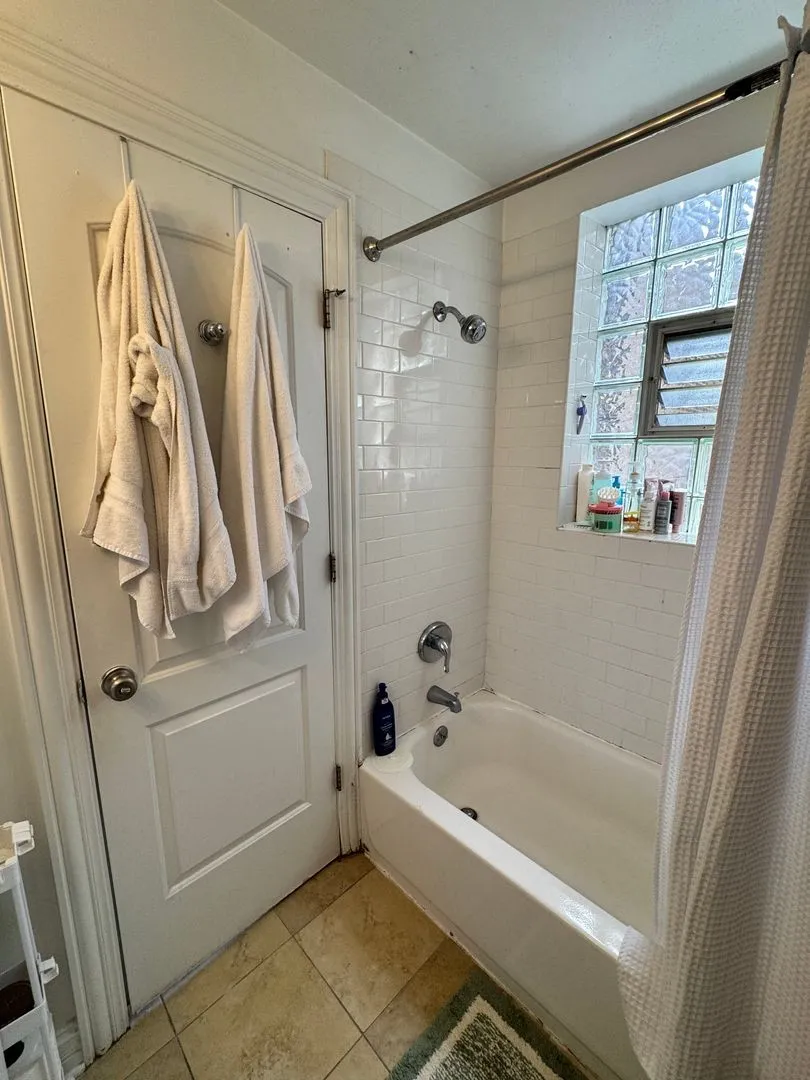 447 W Oakdale Ave, ,  60657, USA 60657-unit#2-Chicago-IL