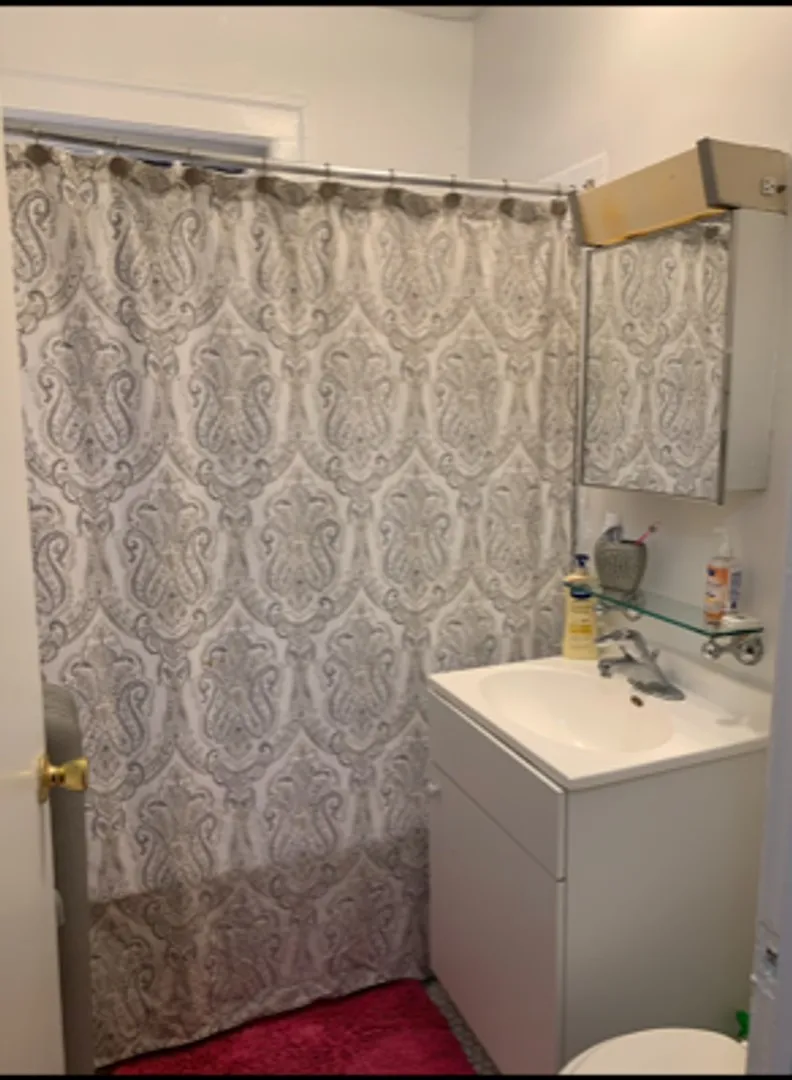 915 W George St, , 60657, USA 60657-unit#2B-Chicago-IL
