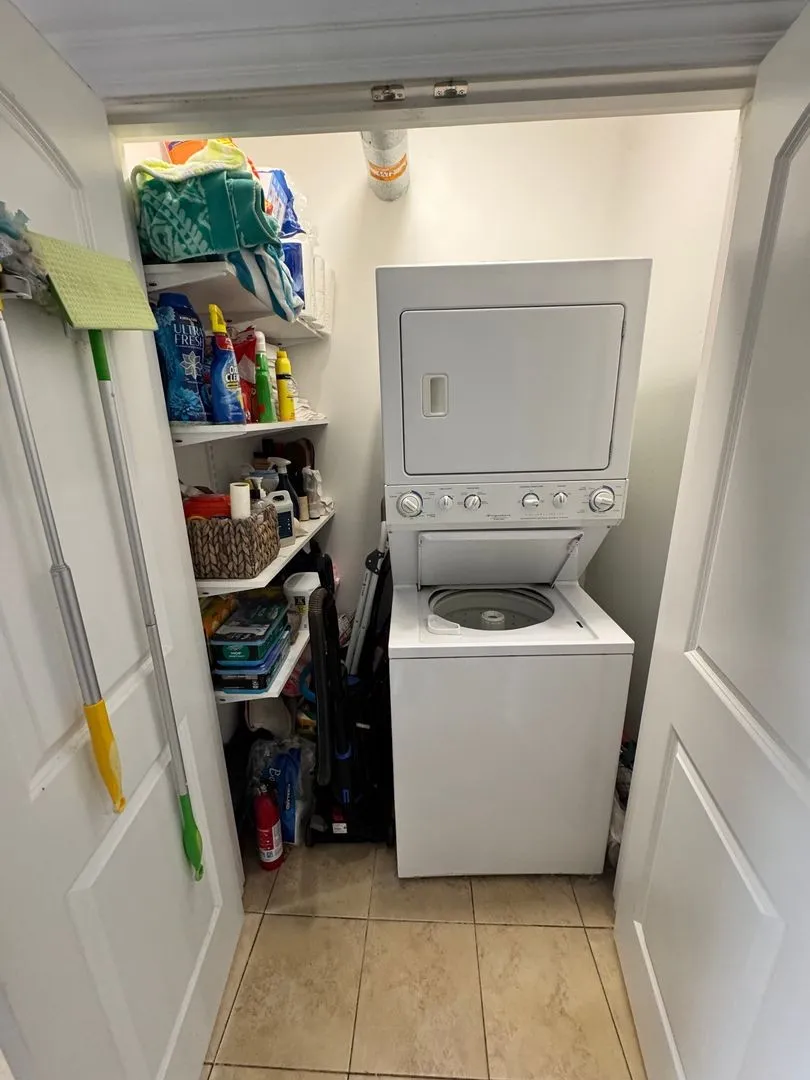 447 W Oakdale Ave, ,  60657, USA 60657-unit#2-Chicago-IL