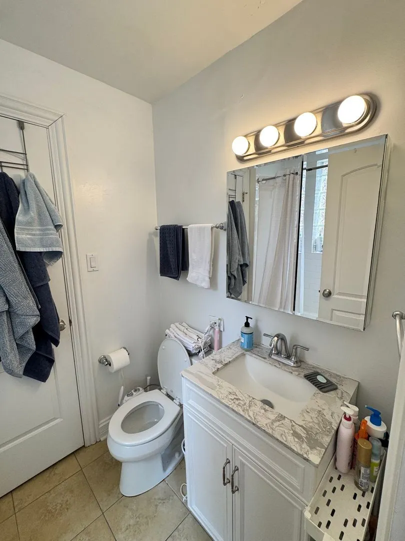 447 W Oakdale Ave, ,  60657, USA 60657-unit#2-Chicago-IL