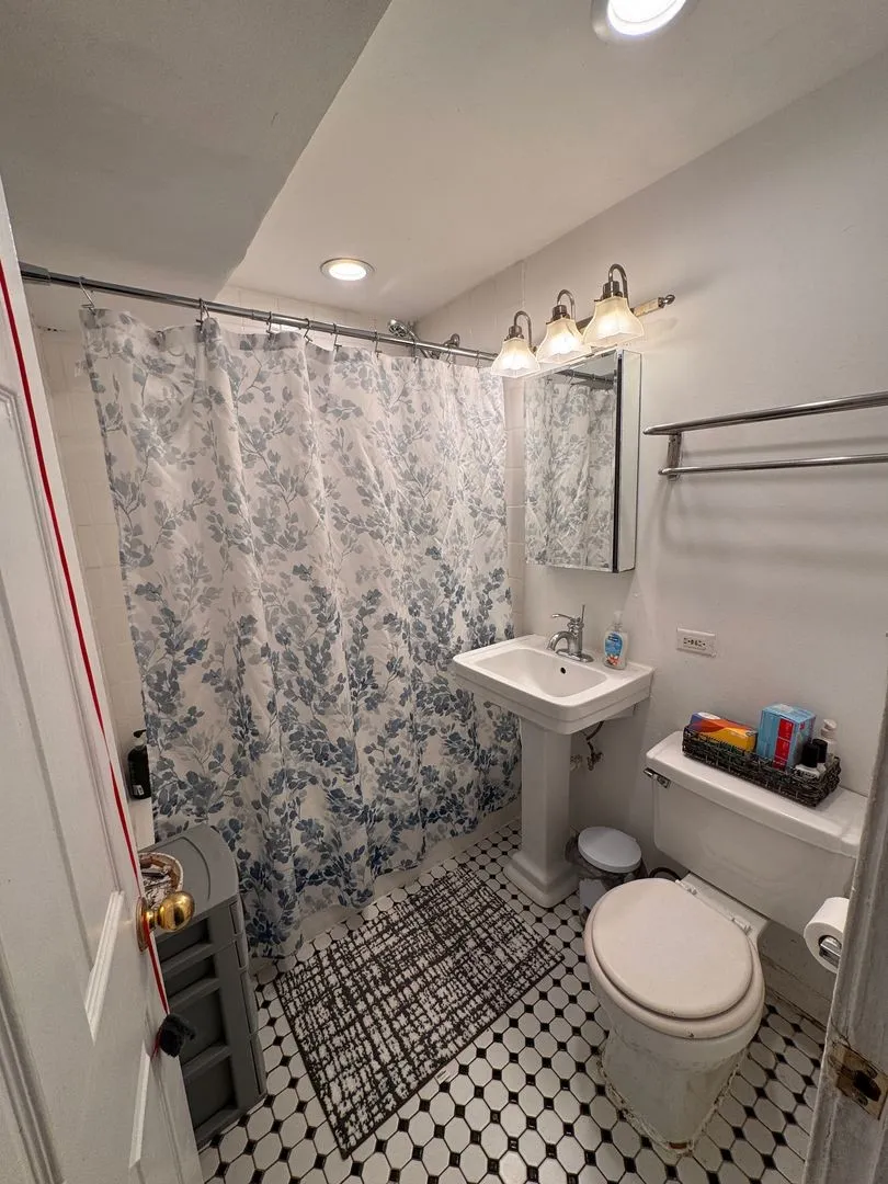 611 W Arlington Pl, ,  60614, USA 60614-unit#GS-Chicago-IL