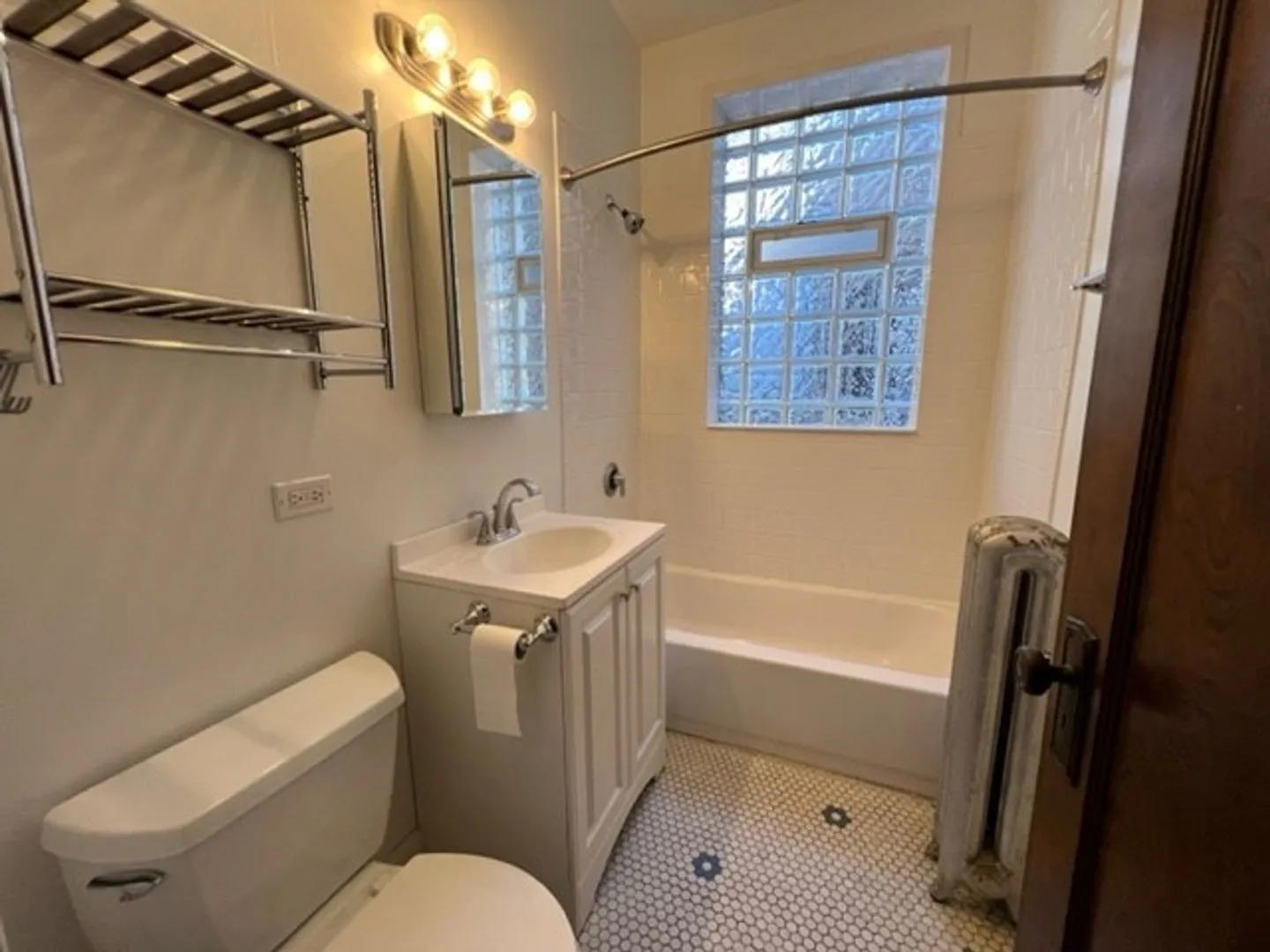 1526 W Berteau Ave, ,  60613, USA 60613-unit#3-Chicago-IL
