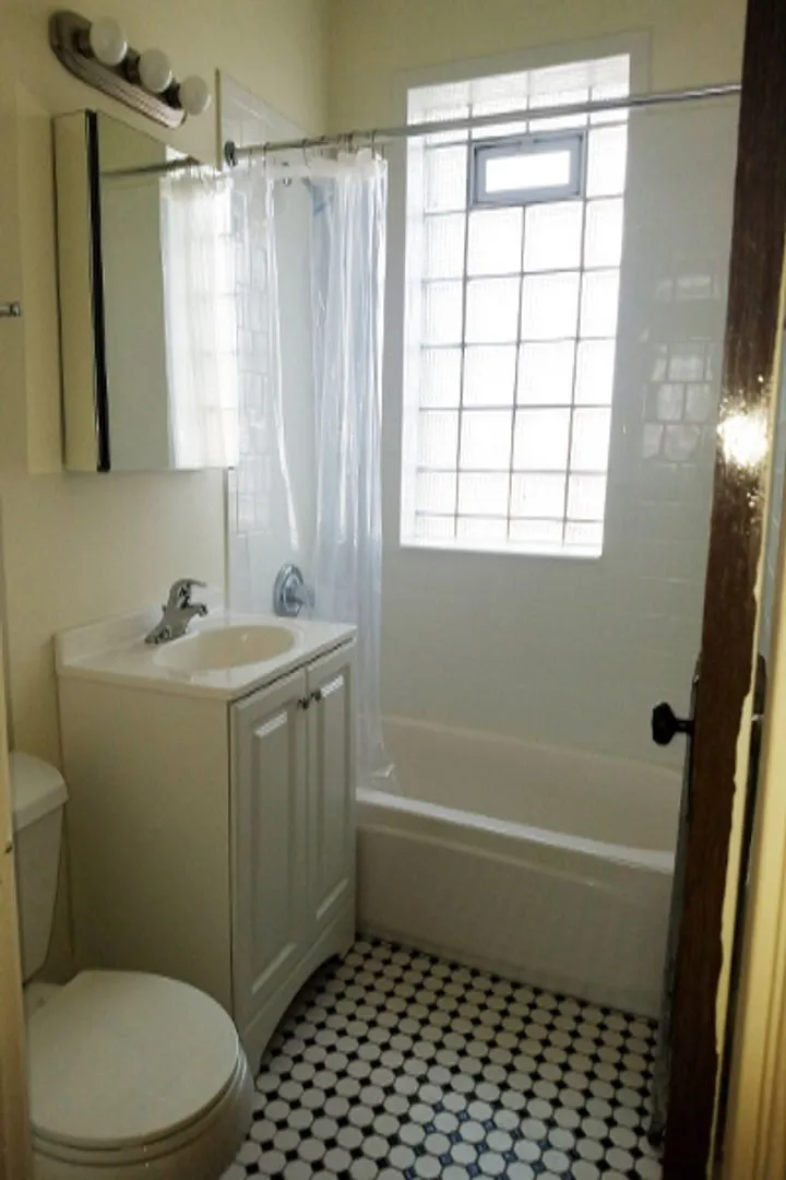 2018 W Berwyn Ave, ,  60625, USA 60625-unit#3-Chicago-IL