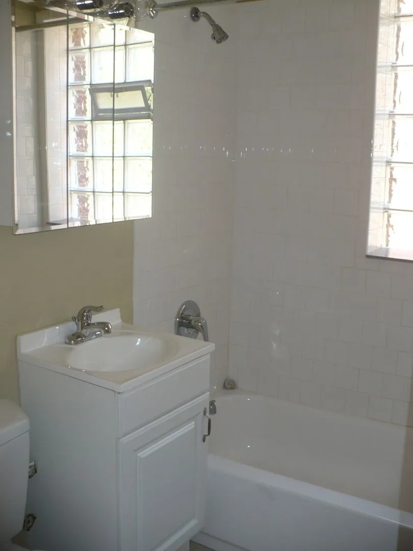 915 W George St, , 60657, USA 60657-unit#2A-Chicago-IL
