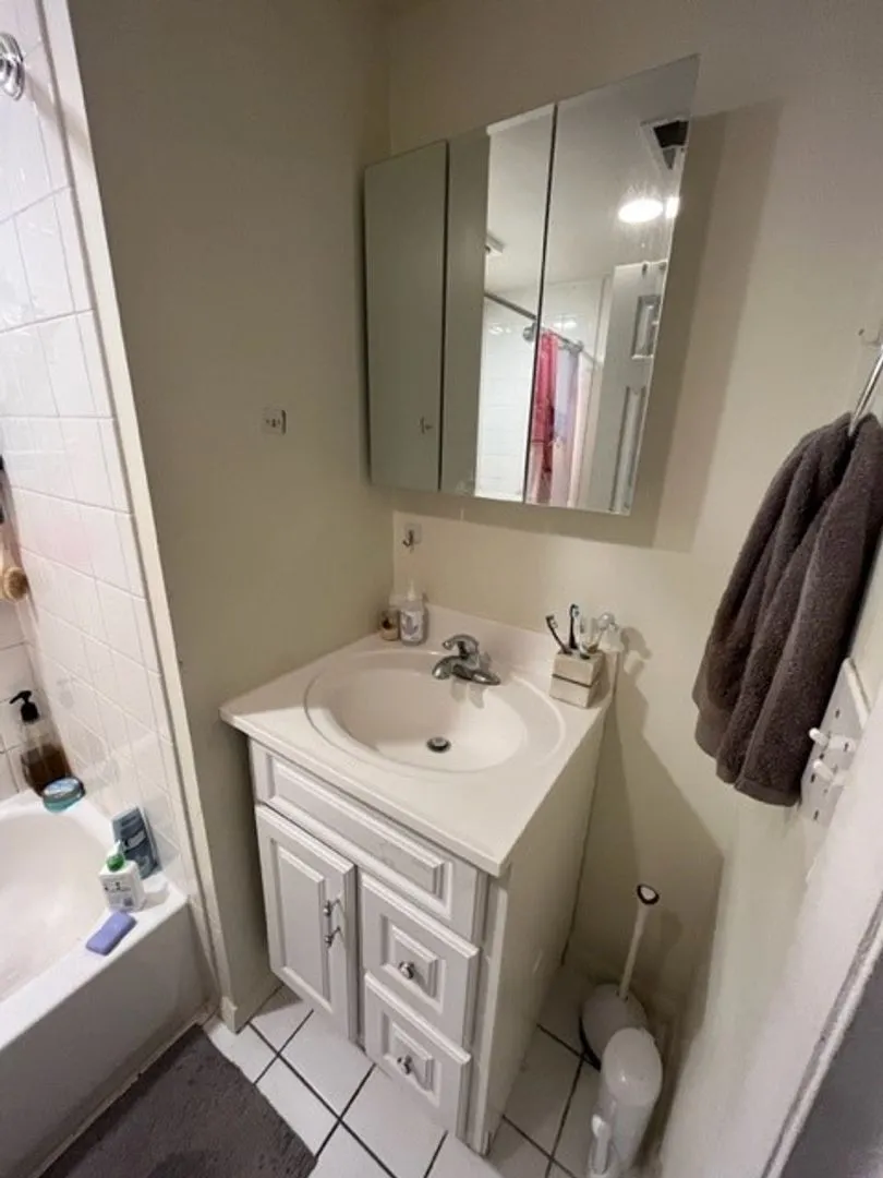 3046 N Clifton Ave, , 60657, USA 60657-unit#1F-Chicago-IL