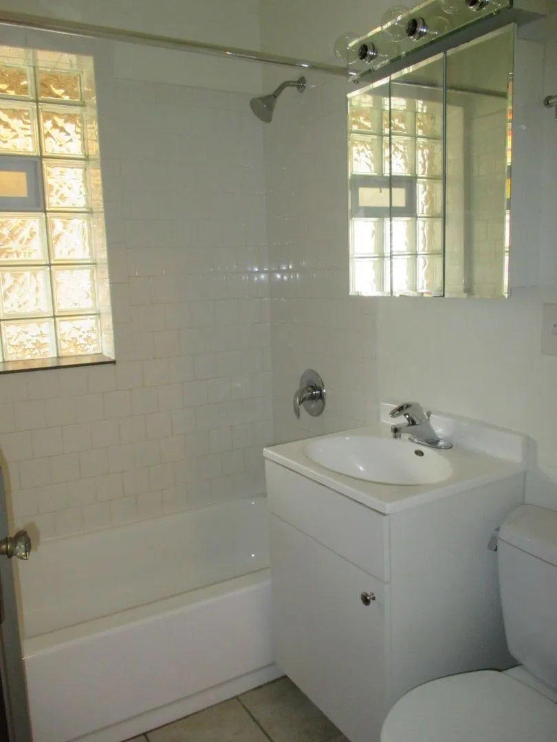925 W Oakdale Ave, , 60657, USA 60657-unit#3F-Chicago-IL