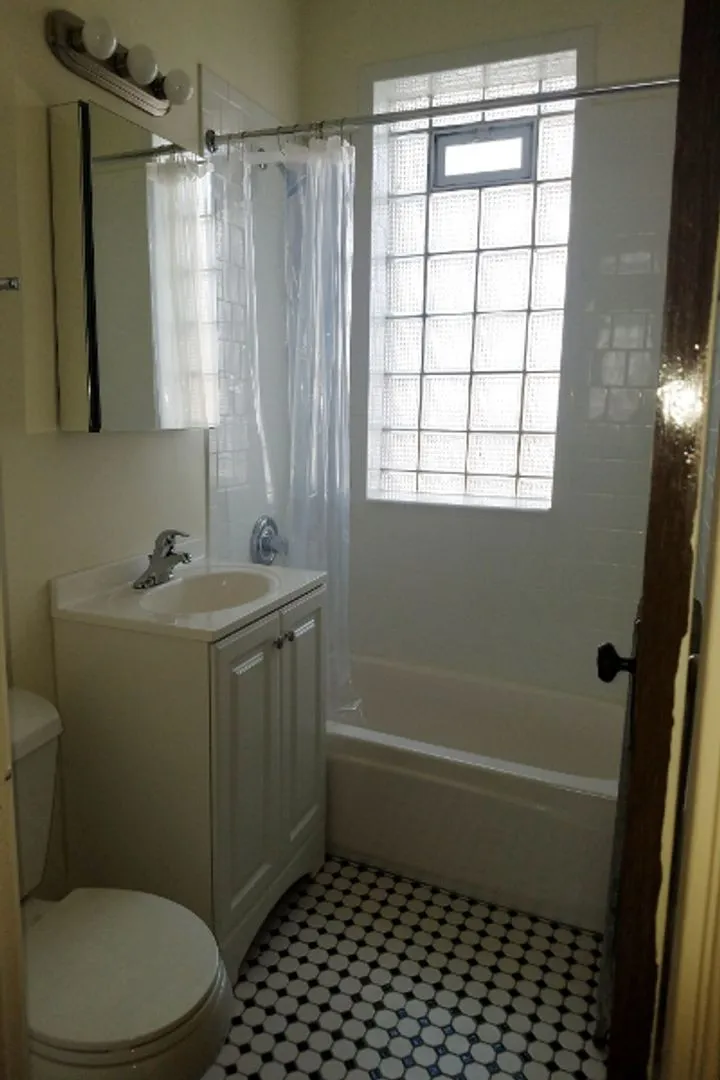 2014 W Berwyn Ave, , 60625, USA 60625-unit#2A-Chicago-IL