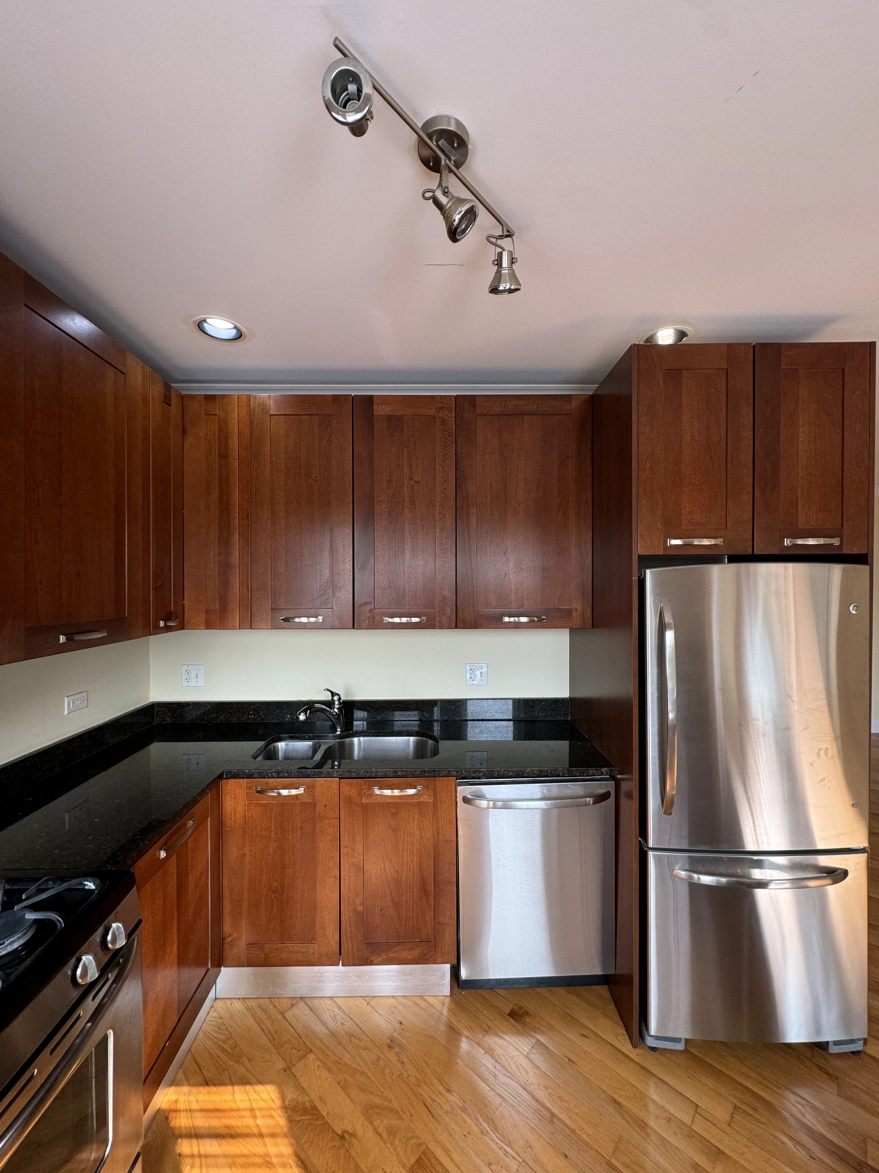 6949 N Oakley Ave, ,  60645, USA 60645-unit#1-Chicago-IL