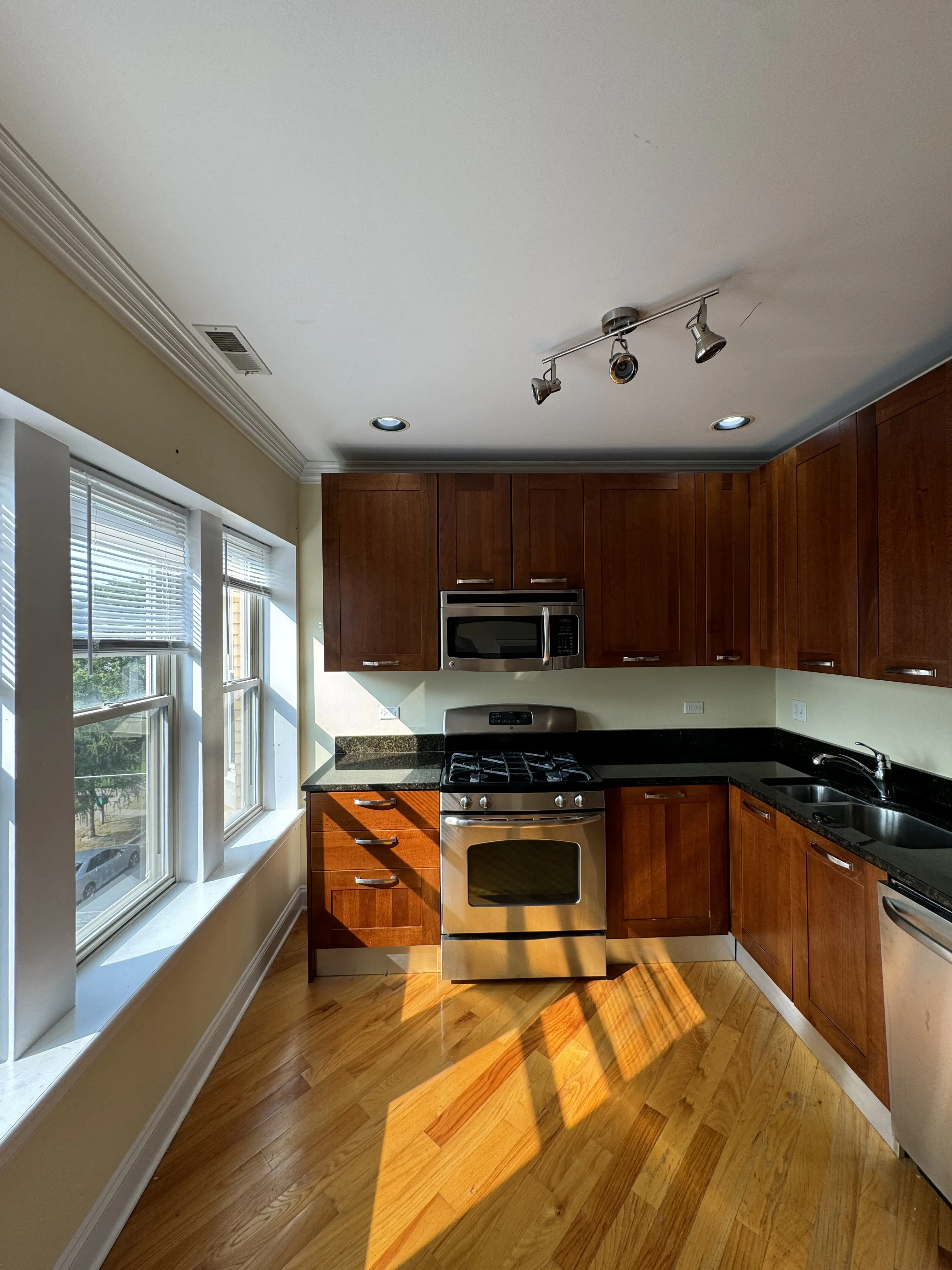 6949 N Oakley Ave, ,  60645, USA 60645-unit#1-Chicago-IL