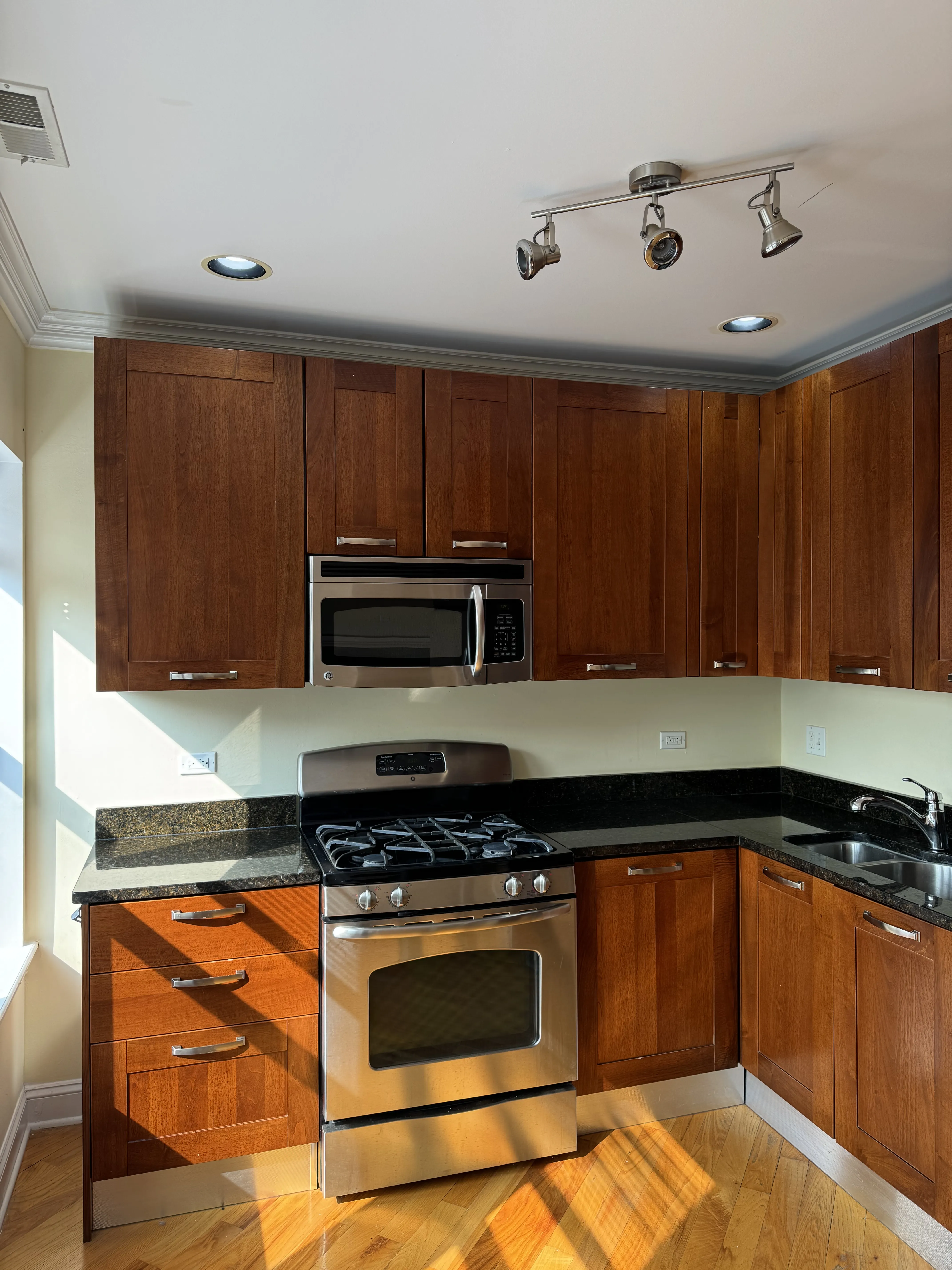 6949 N Oakley Ave, ,  60645, USA 60645-unit#1-Chicago-IL