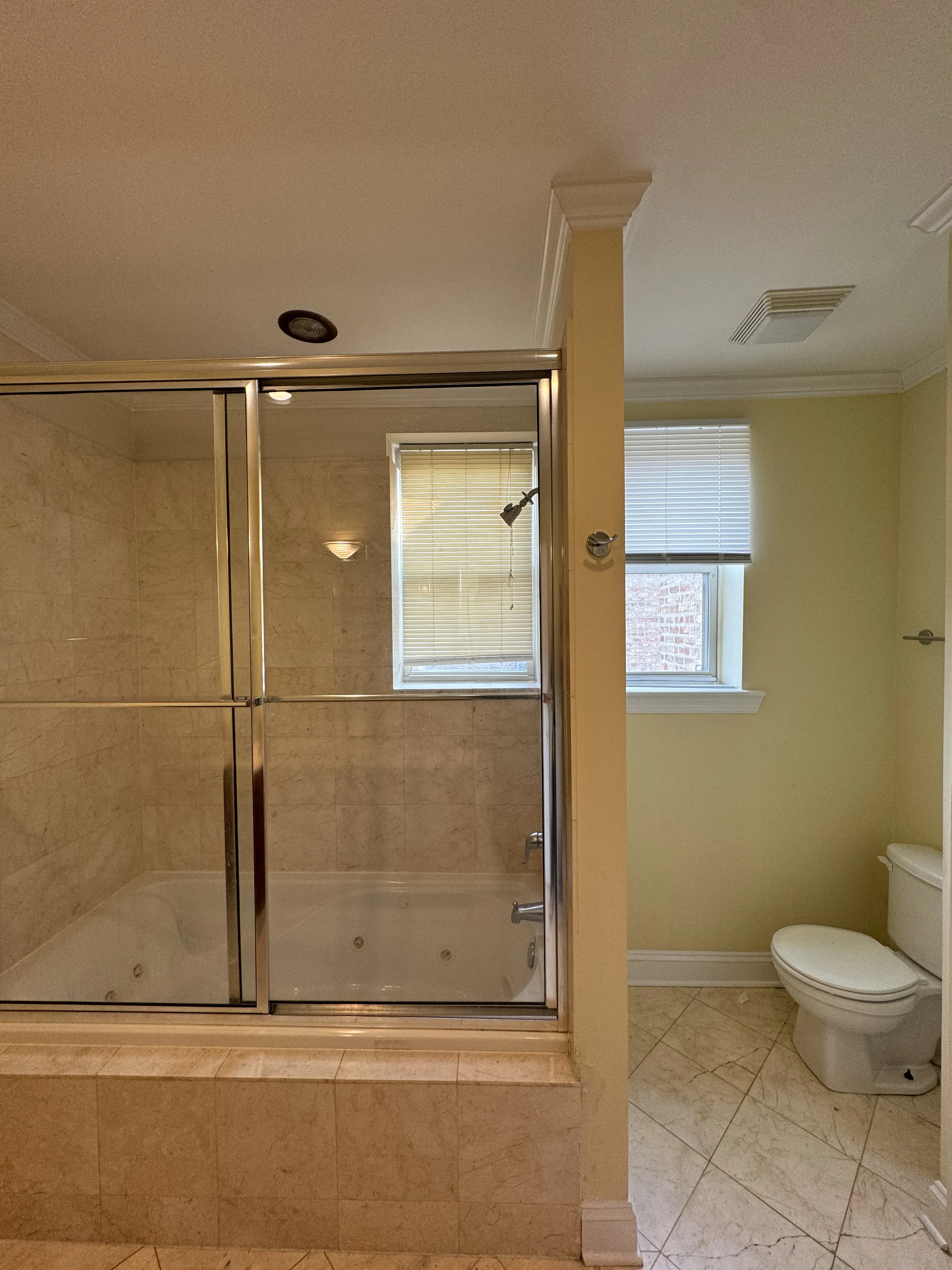 6949 N Oakley Ave, ,  60645, USA 60645-unit#1-Chicago-IL