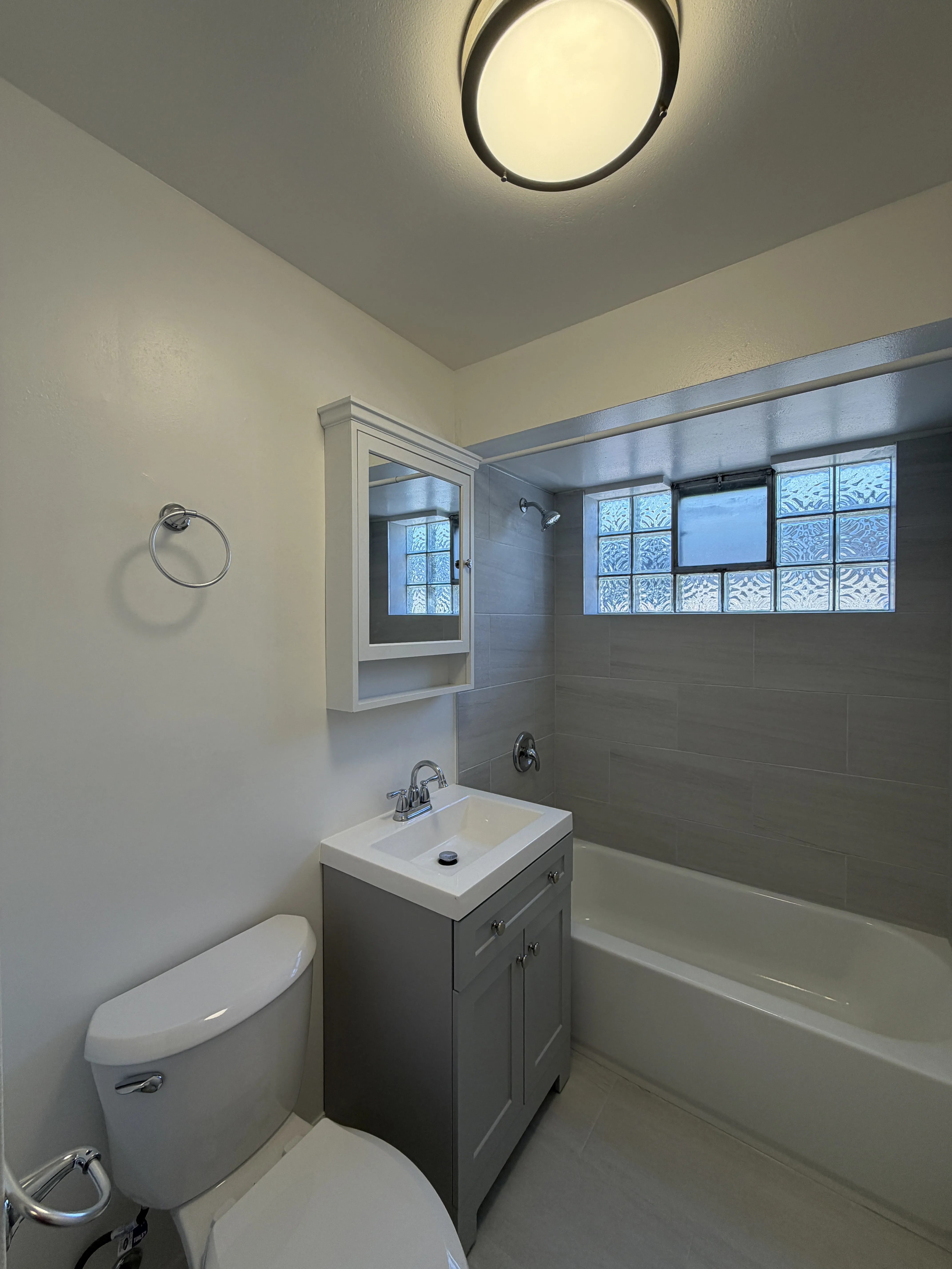 6711 W North Shore Ave, Lincolnwood, 60712, USA 60645-unit#2W-Chicago-IL
