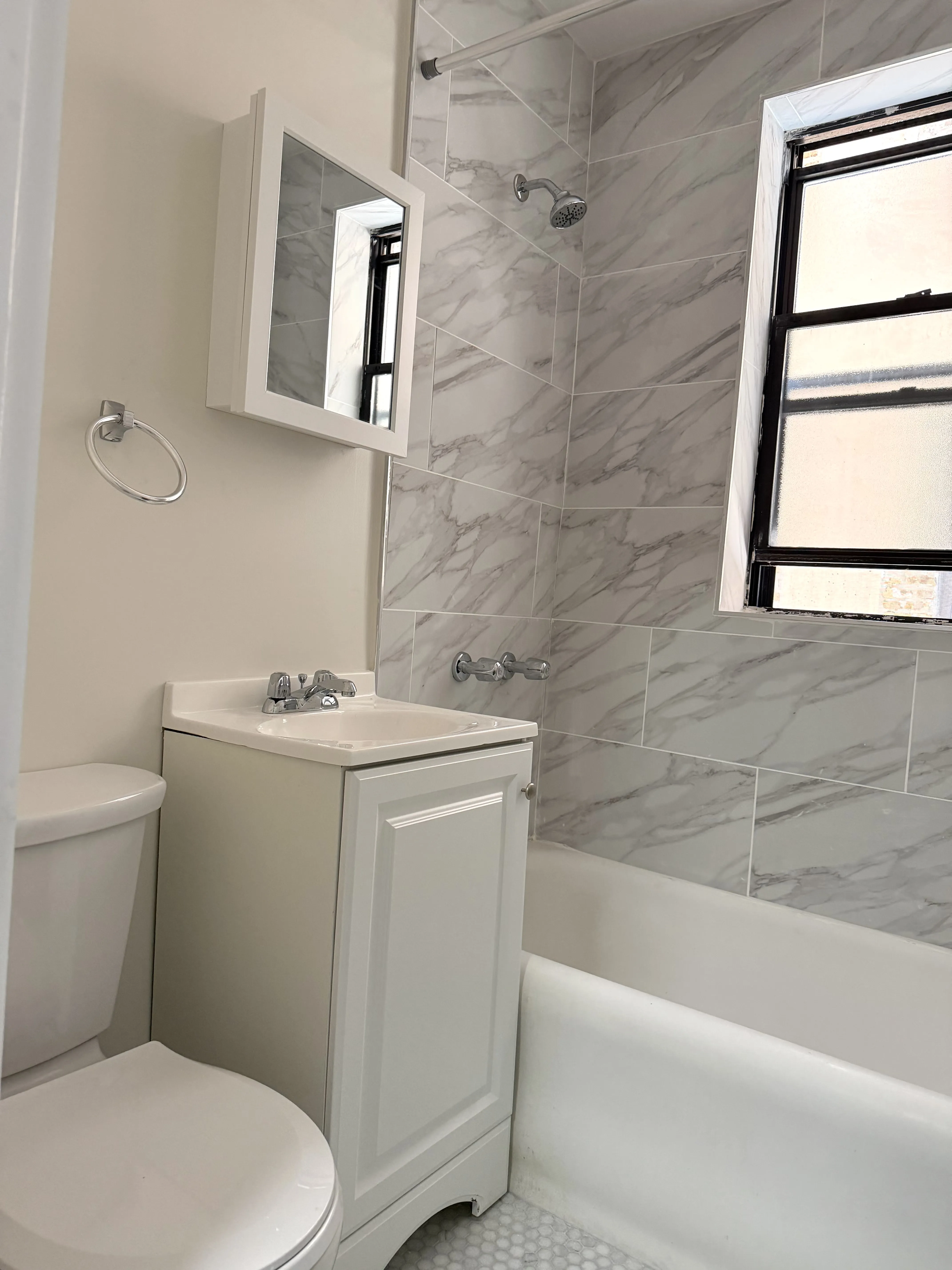 839 W Sheridan Rd, , 60613, USA 60613-unit#213-Chicago-IL
