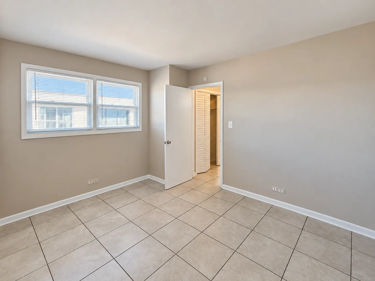 9610 Ivanhoe Ave, ,  60176, USA 60176-unit#14-Schiller Park-IL