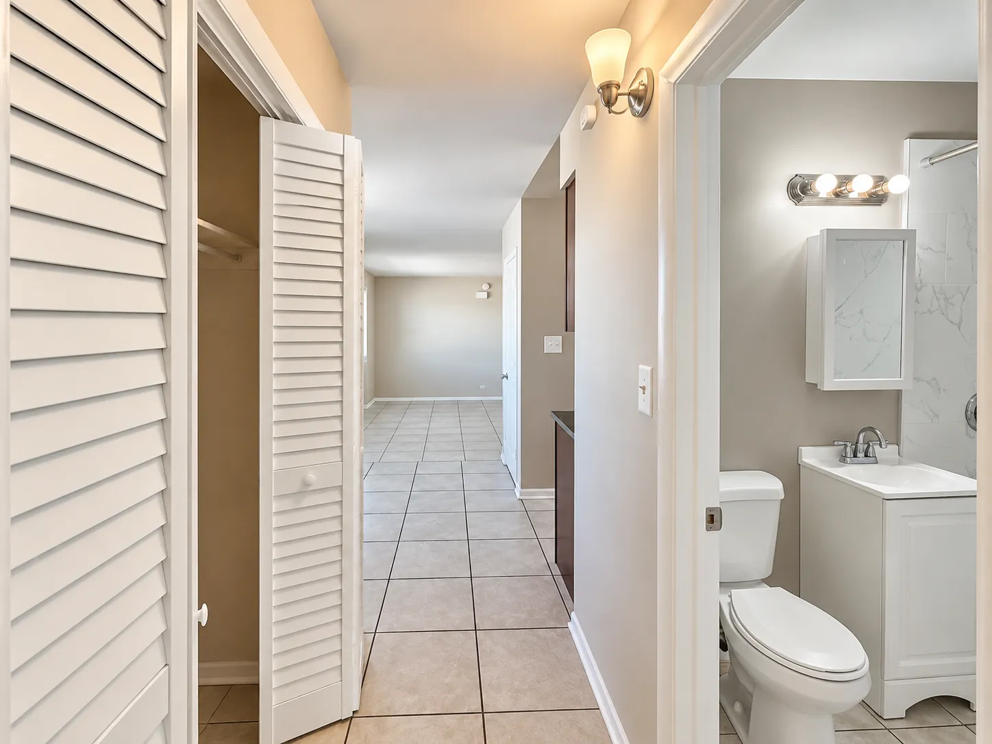 9610 Ivanhoe Ave, ,  60176, USA 60176-unit#14-Schiller Park-IL