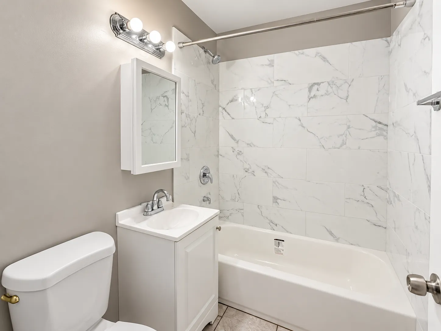 9610 Ivanhoe Ave, ,  60176, USA 60176-unit#14-Schiller Park-IL