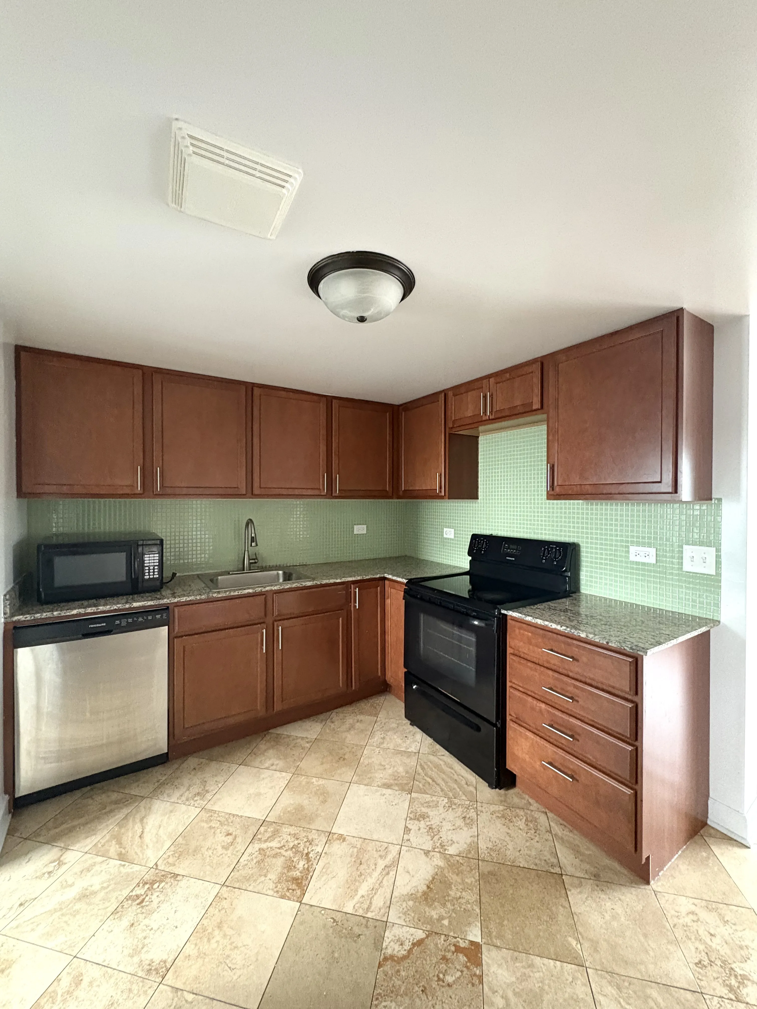 7630 1/2 N Milwaukee Ave, ,  60714, USA 60714-unit#3A-Niles-IL