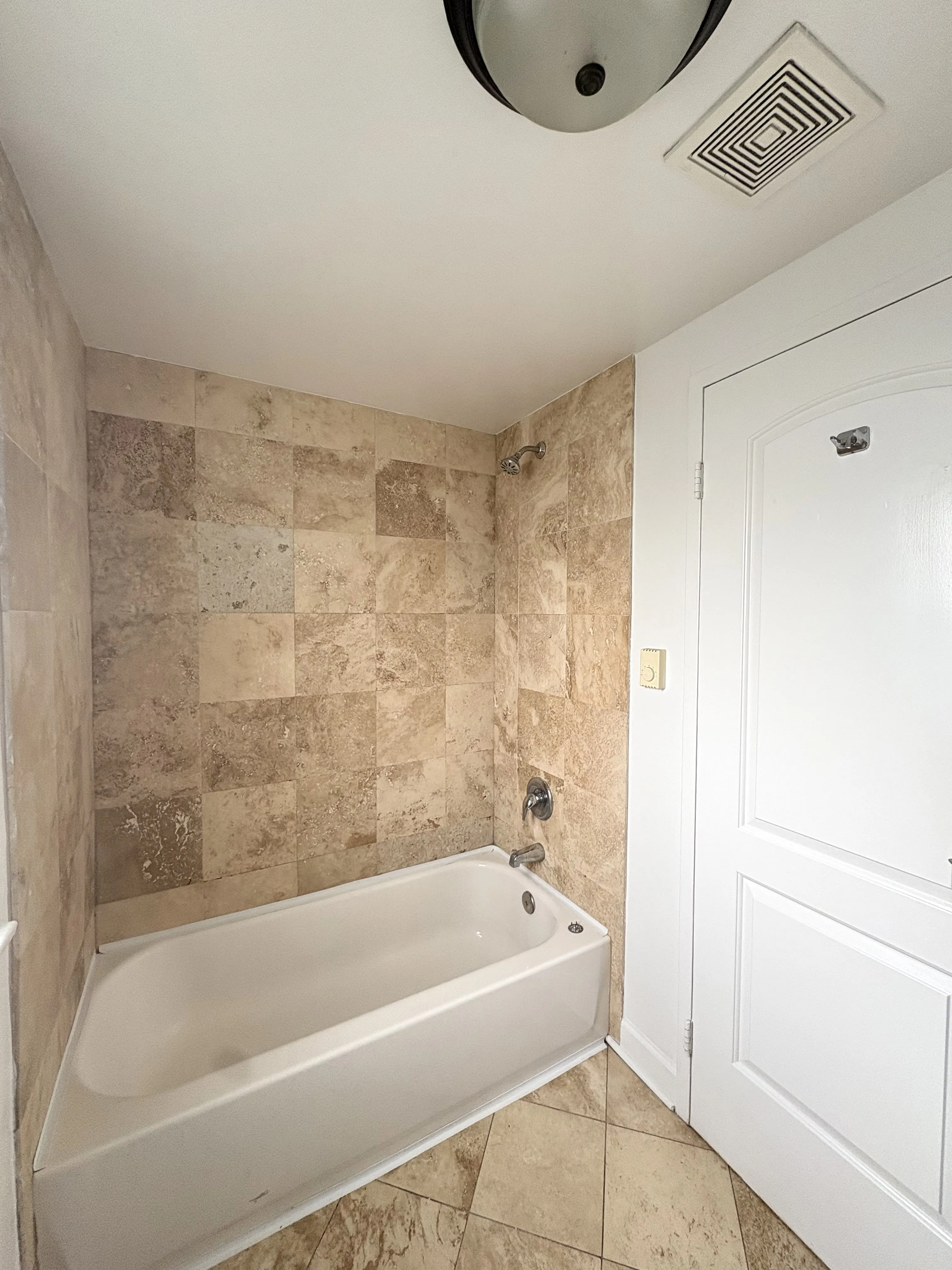 7630 1/2 N Milwaukee Ave, ,  60714, USA 60714-unit#3A-Niles-IL