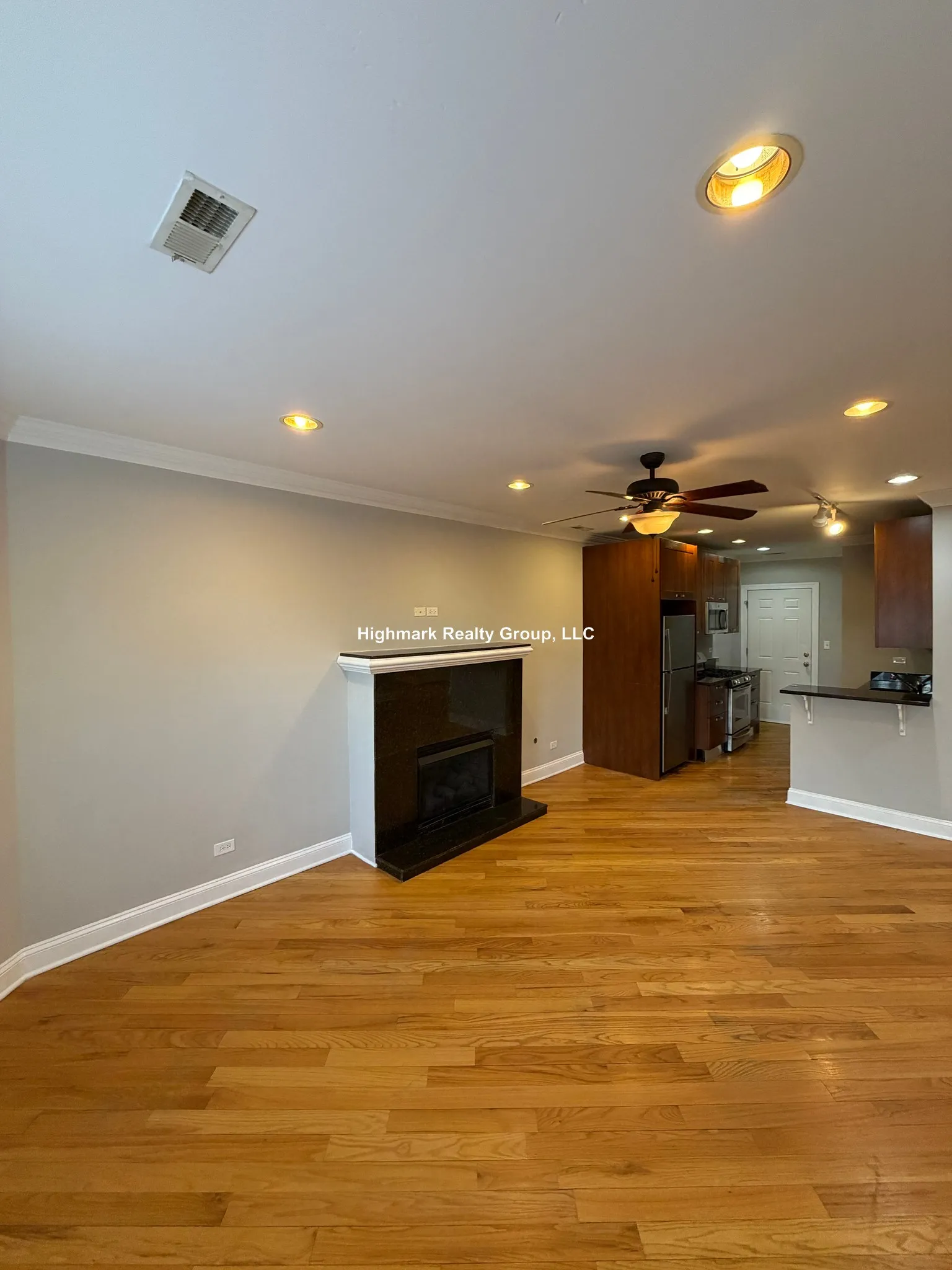 6935 N Oakley Ave, , 60645, USA 60645-unit#1T-Chicago-IL