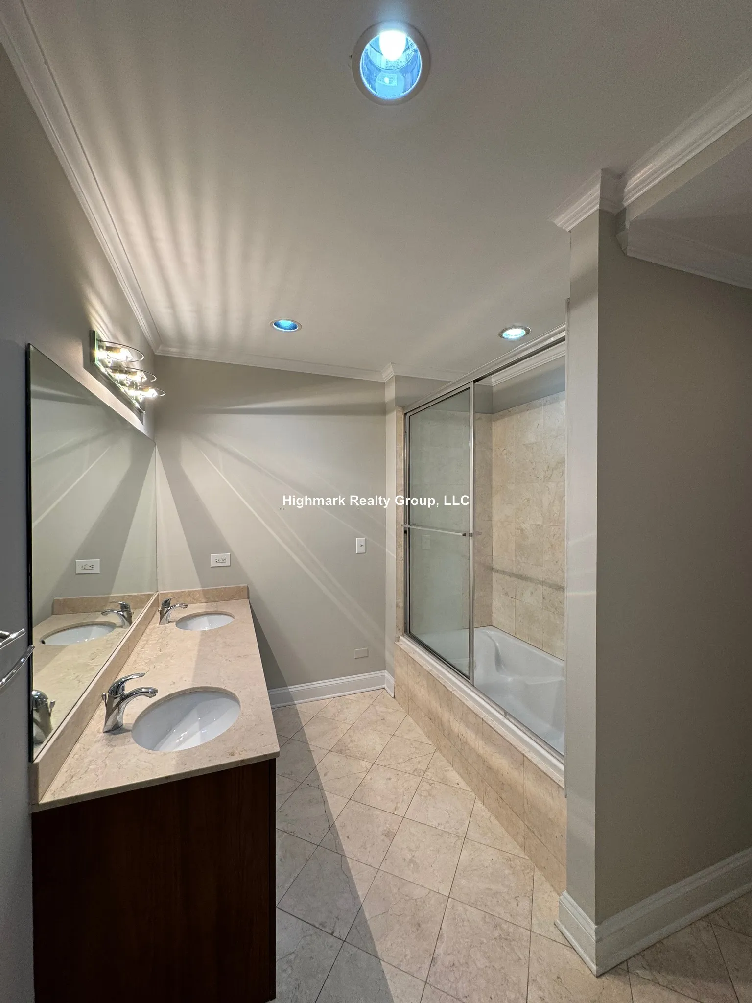 6935 N Oakley Ave, , 60645, USA 60645-unit#GC-Chicago-IL