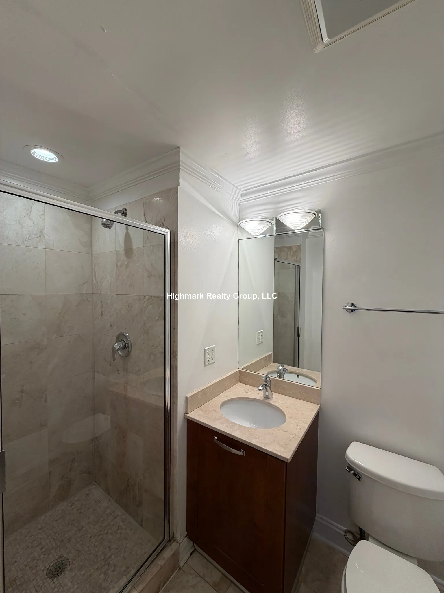 6935 N Oakley Ave, , 60645, USA 60645-unit#1T-Chicago-IL