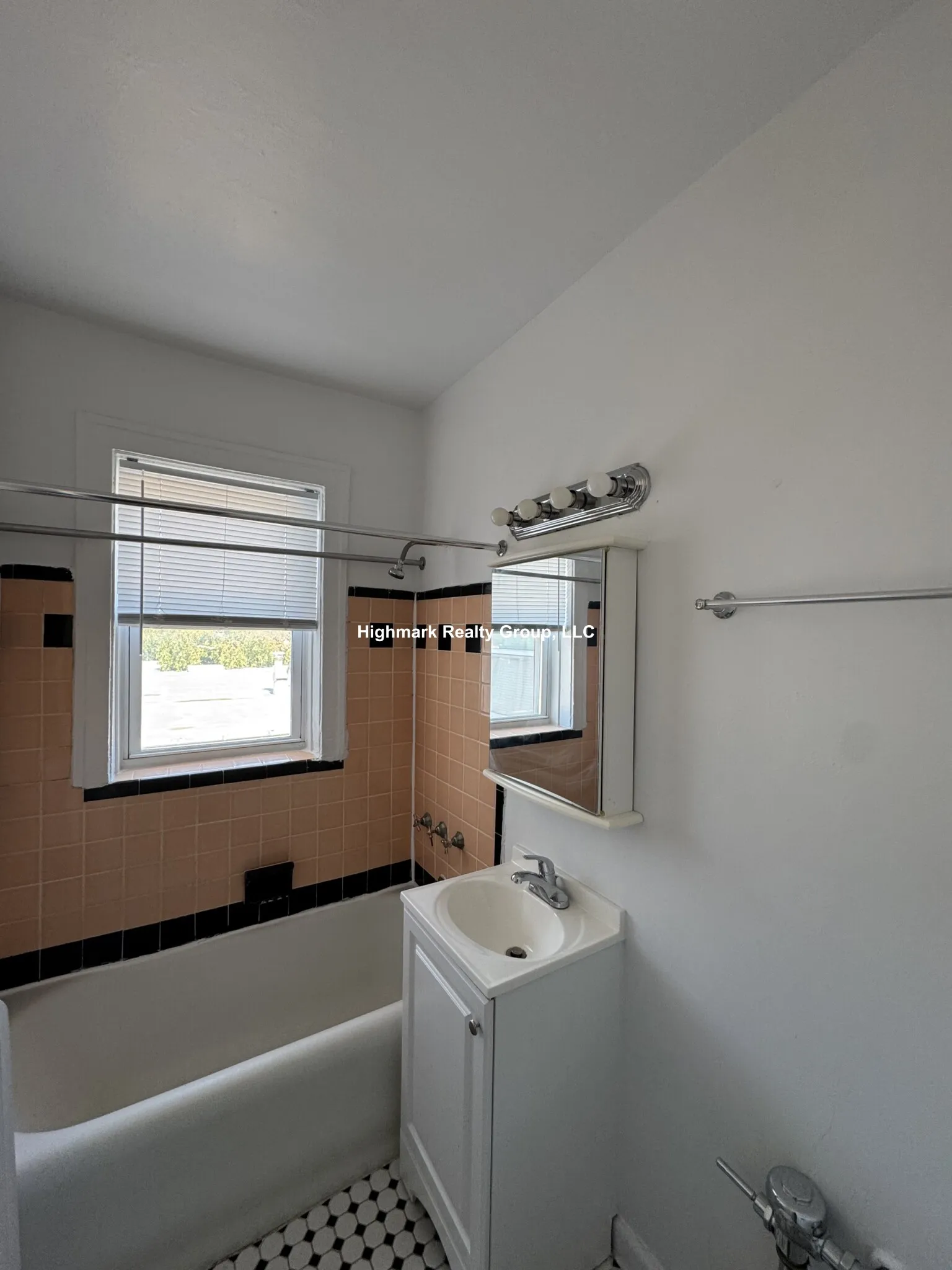 1333 W Birchwood Ave, ,  60626, USA 60626-unit#404-Chicago-IL