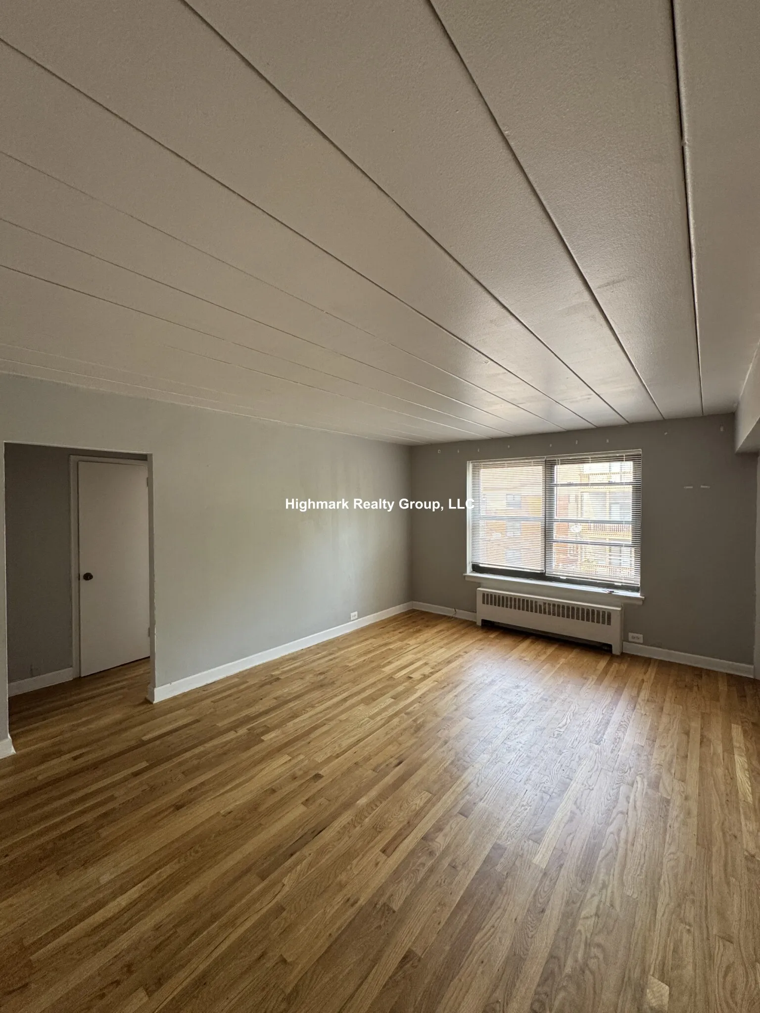 1360 W Touhy Ave, , 60626, USA 60626-unit#102-Chicago-IL