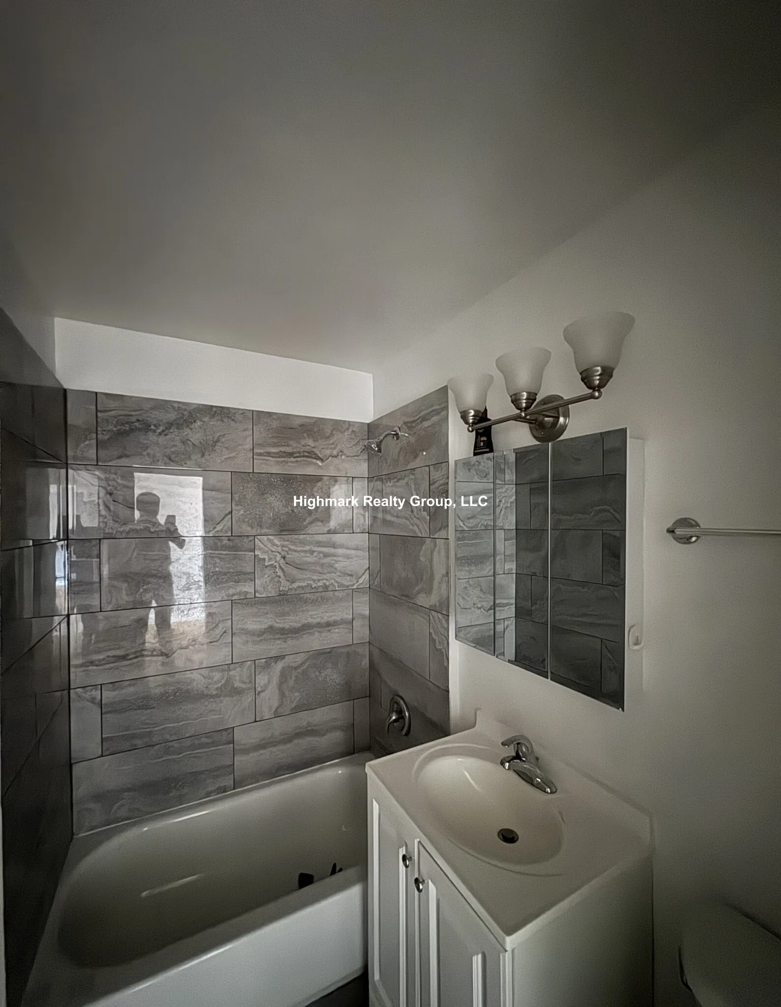1360 W Touhy Ave, , 60626, USA 60626-unit#102-Chicago-IL