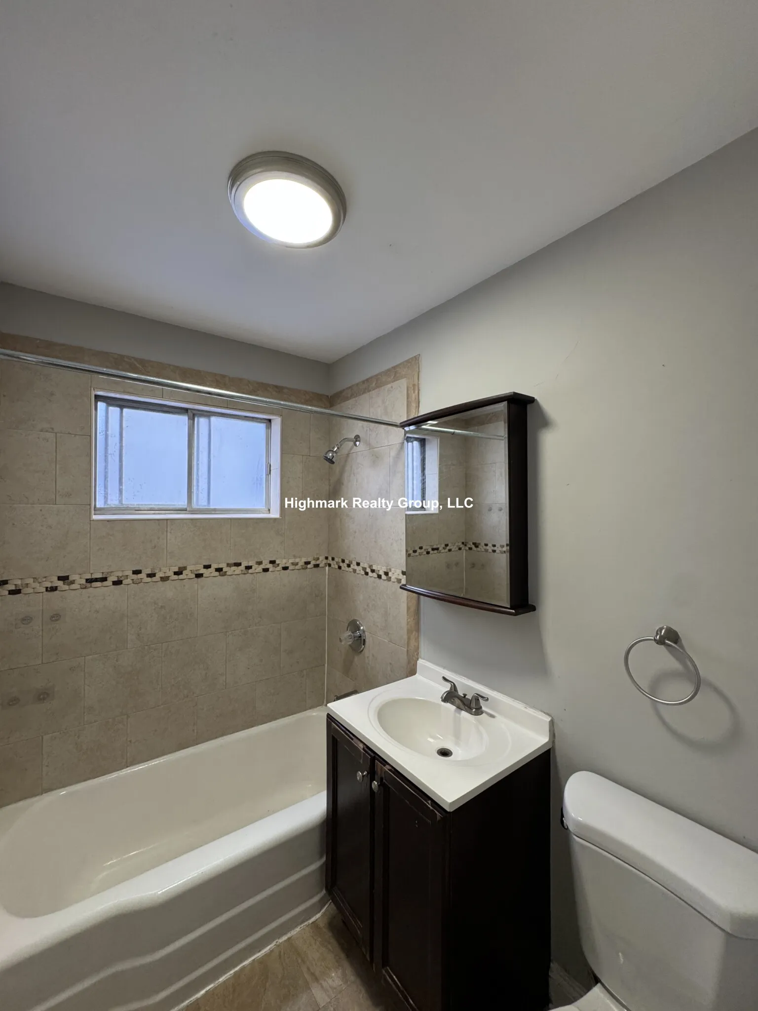 1735 W Bryn Mawr Ave, ,  60660, USA 60660-unit#04-Chicago-IL