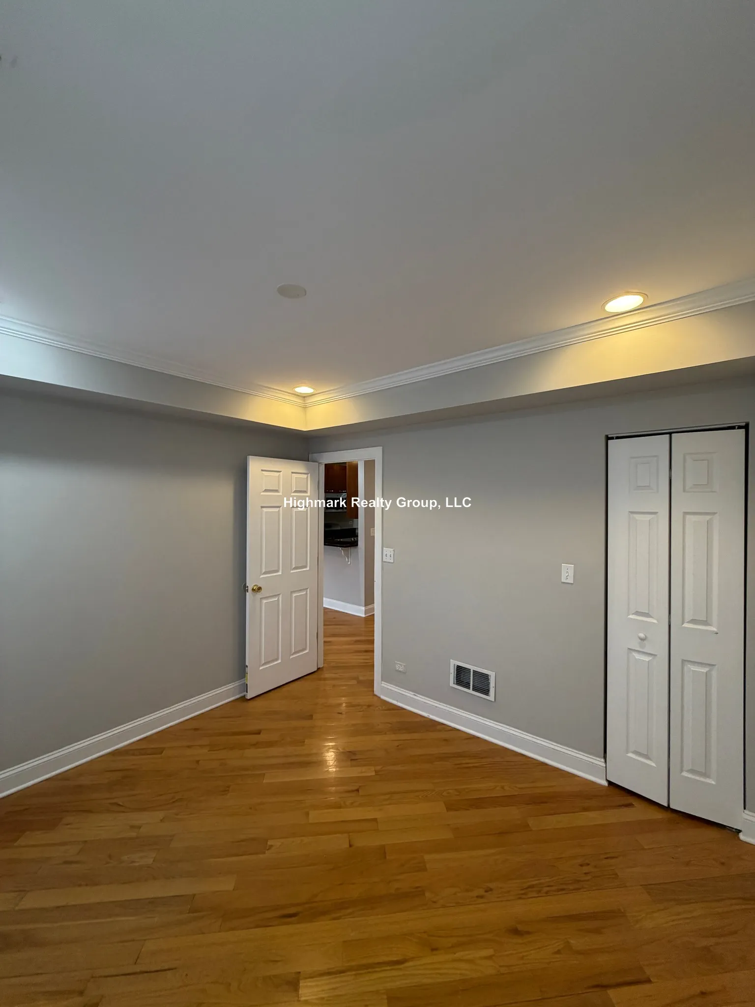 6935 N Oakley Ave, , 60645, USA 60645-unit#1T-Chicago-IL