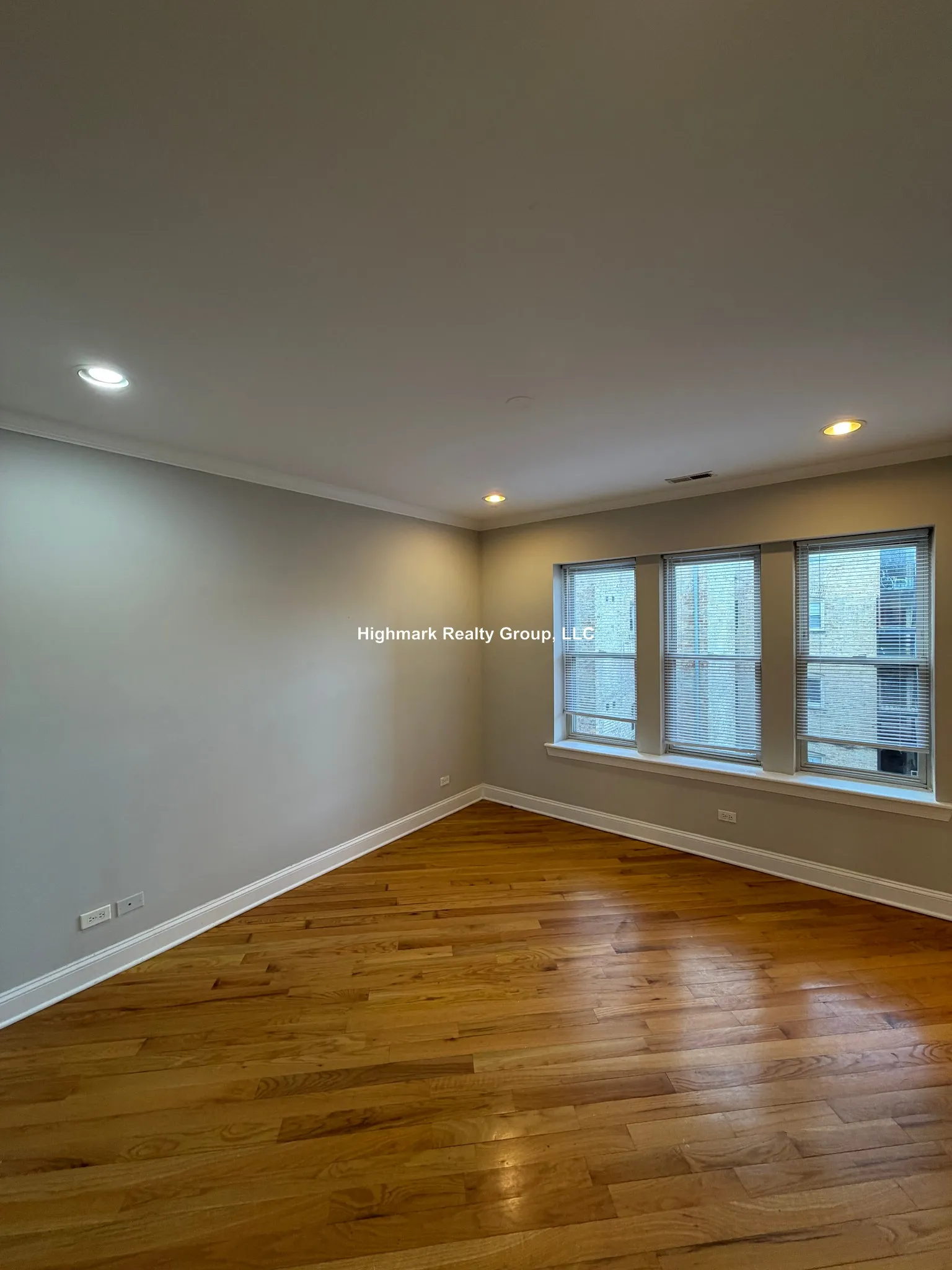 6935 N Oakley Ave, , 60645, USA 60645-unit#1T-Chicago-IL