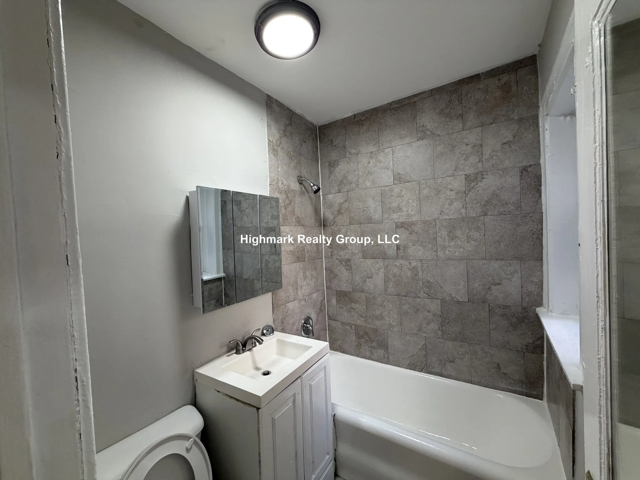 6304 N Oakley Ave, , 60659, USA 60659-unit#1F-Chicago-IL