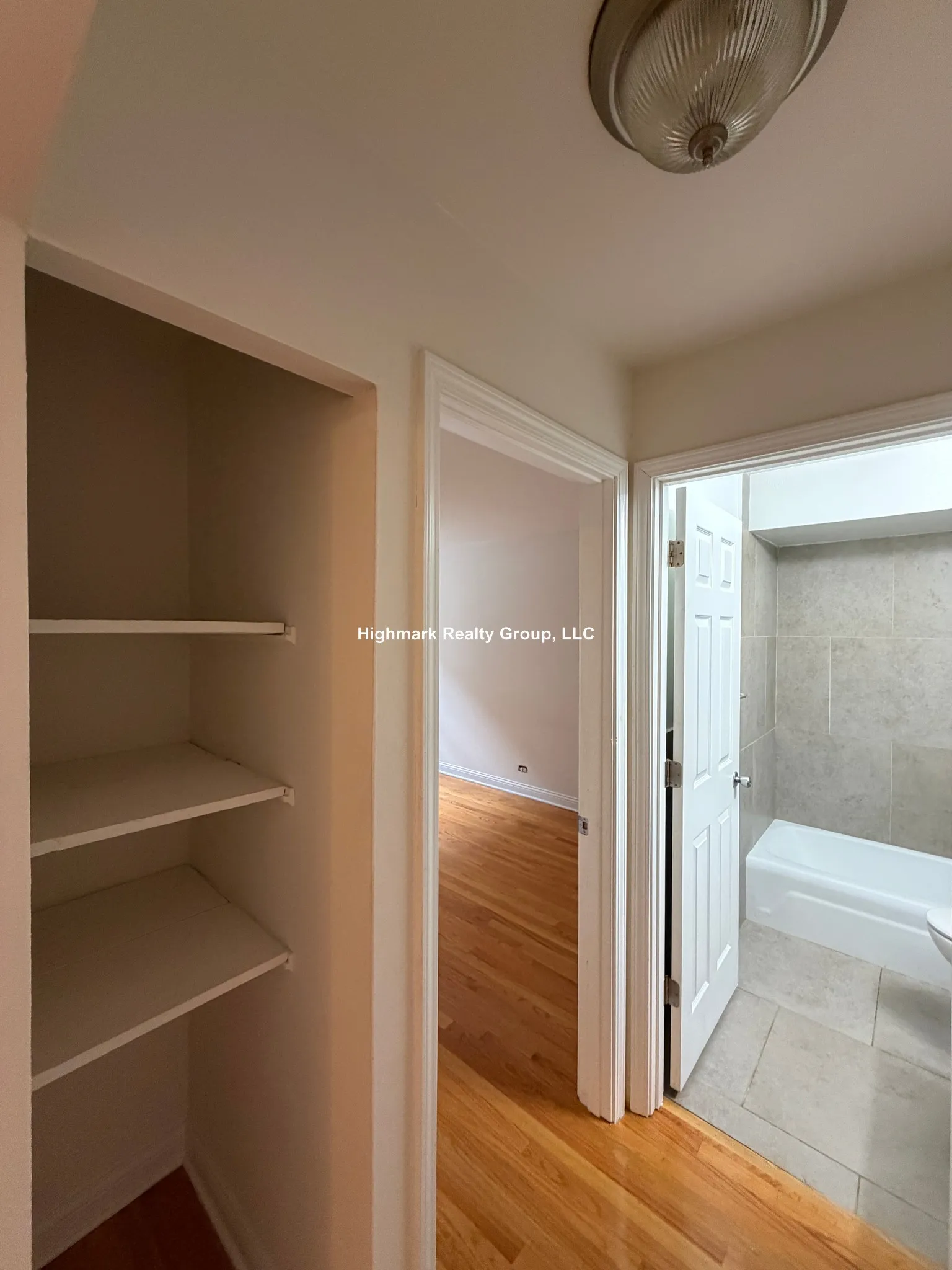 3710 N Pine Grove Ave, ,  60613, USA 60613-unit#216A-Chicago-IL
