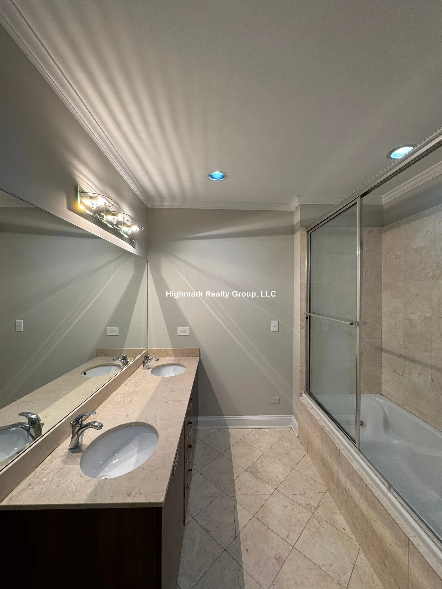 6935 N Oakley Ave, , 60645, USA 60645-unit#GC-Chicago-IL