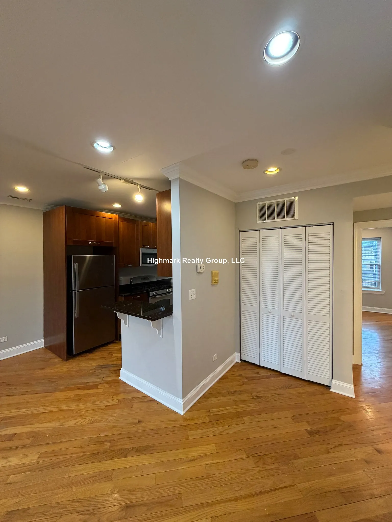 6935 N Oakley Ave, , 60645, USA 60645-unit#1T-Chicago-IL