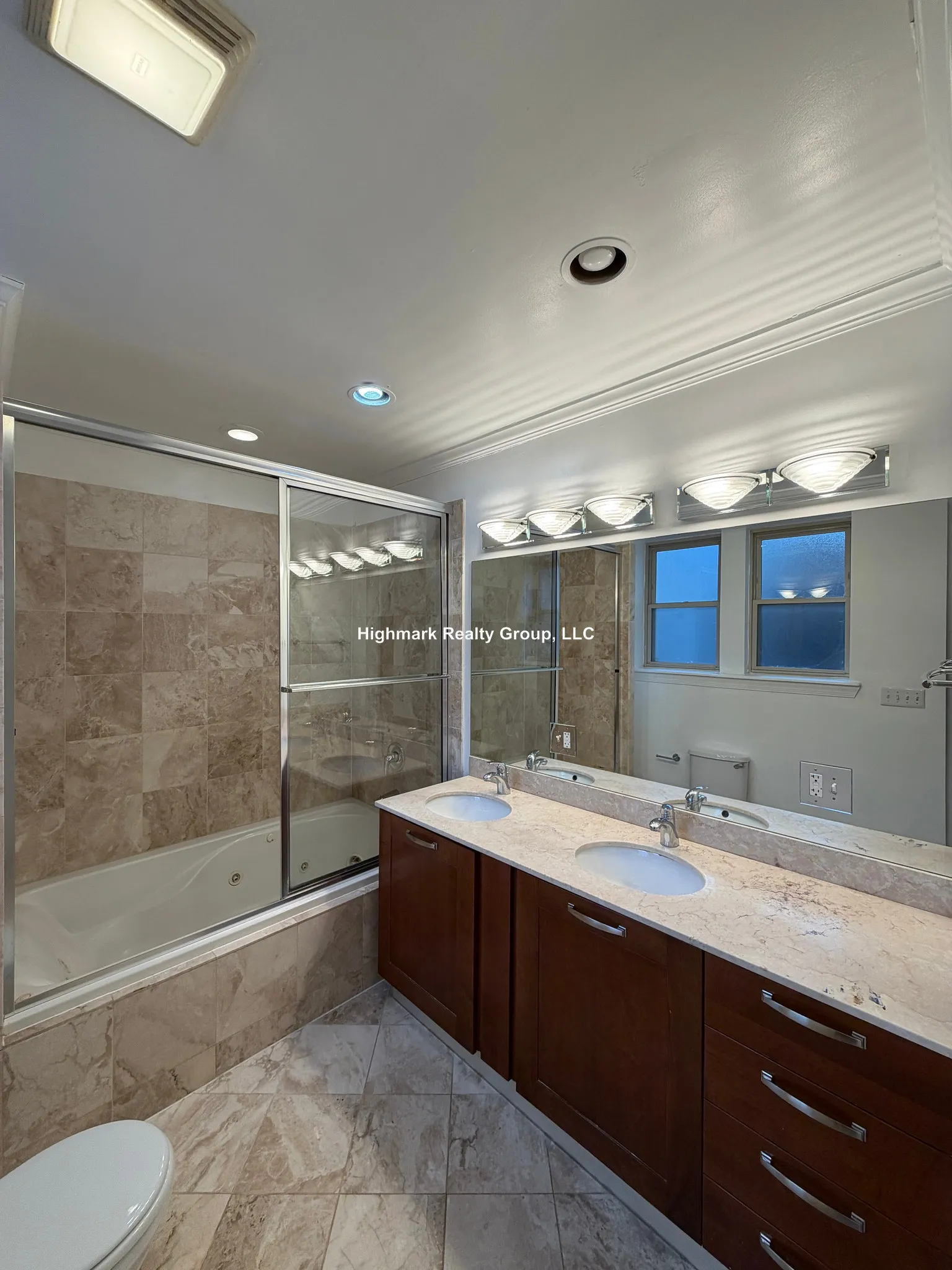 6935 N Oakley Ave, , 60645, USA 60645-unit#1T-Chicago-IL
