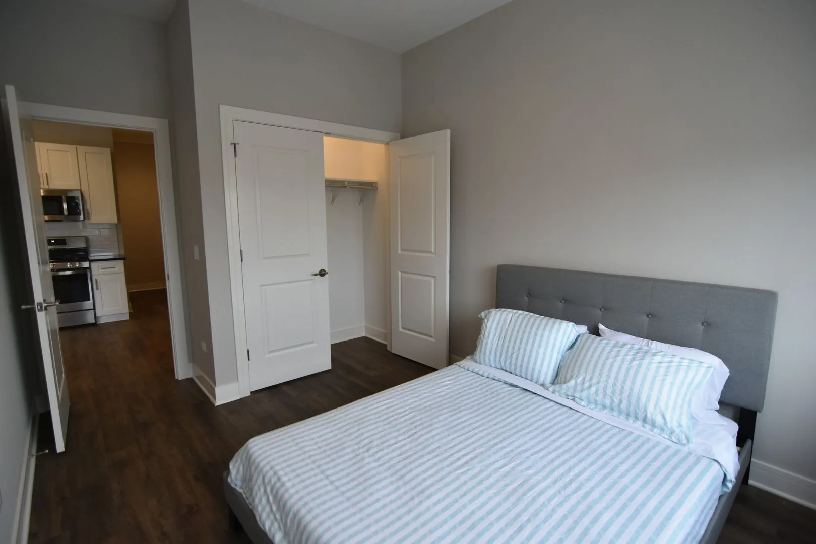 927 W Irving Park Rd, ,  60613, USA 60613-unit#927-205-Chicago-IL