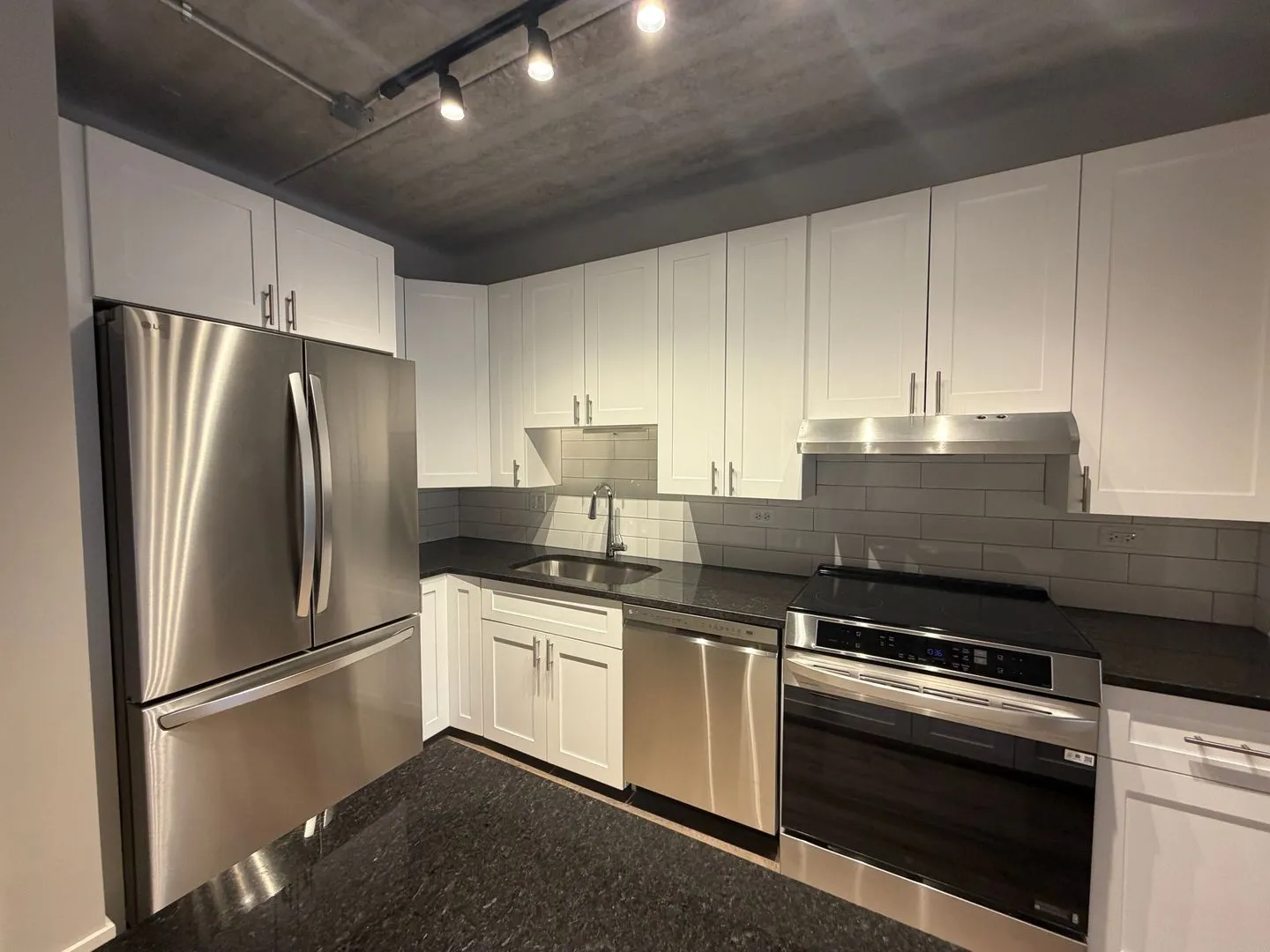 952 W Carmen Ave, ,  60640, USA 60640-unit#952-203-Chicago-IL