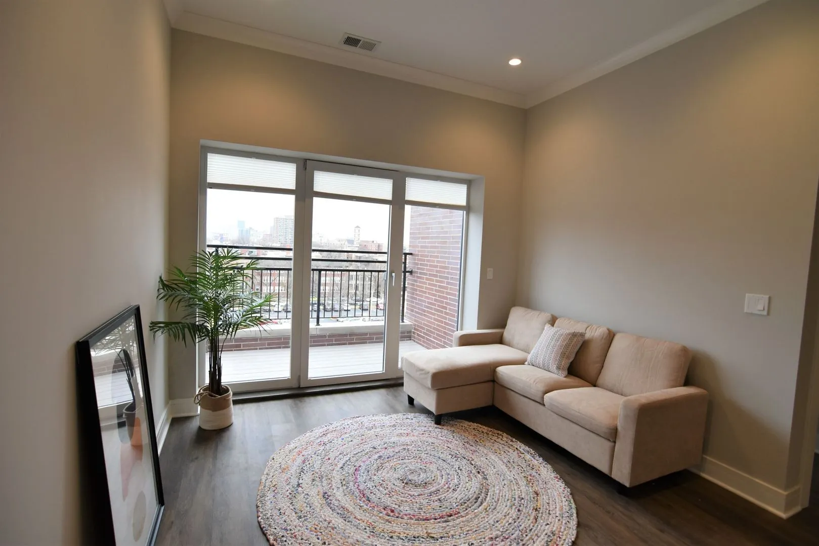 927 W Irving Park Rd, ,  60613, USA 60613-unit#305-Chicago-IL