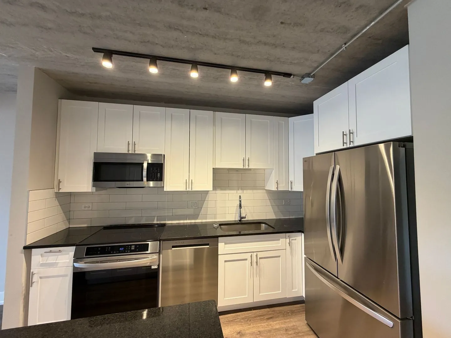 952 W Carmen Ave, ,  60640, USA 60640-unit#952-504-Chicago-IL