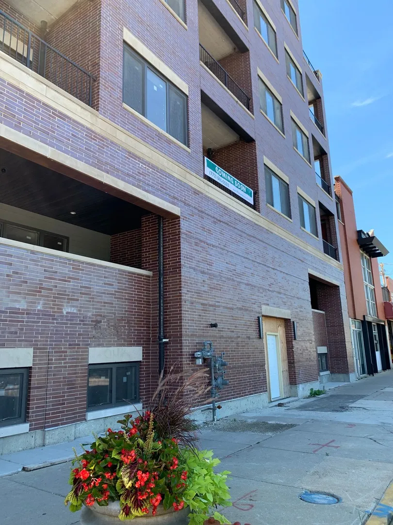 927 W Irving Park Rd, ,  60613, USA 60613-unit#927-205-Chicago-IL