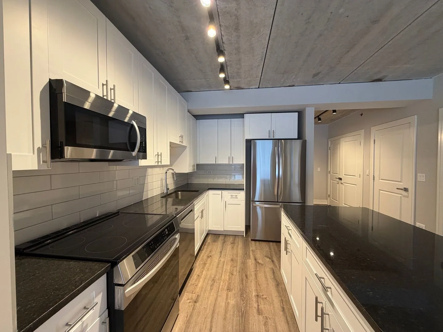 952 W Carmen Ave, ,  60640, USA 60640-unit#952-208-Chicago-IL