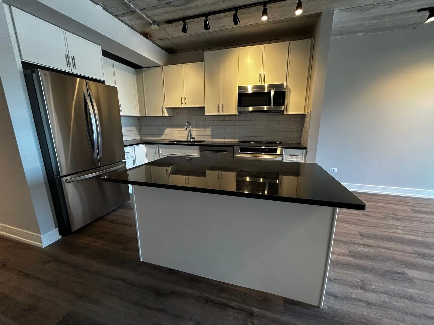 952 W Carmen Ave, ,  60640, USA 60640-unit#709-Chicago-IL