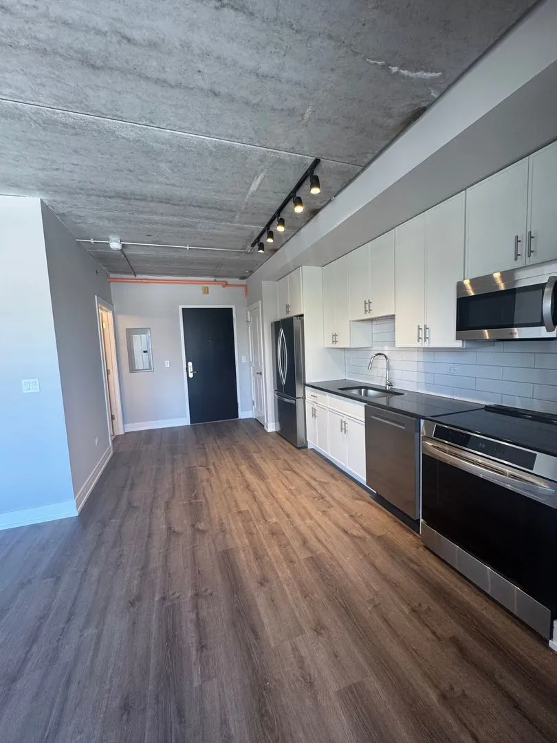 952 W Carmen Ave, ,  60640, USA 60640-unit#952-806-Chicago-IL