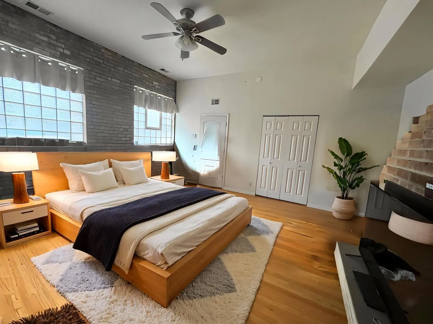 916 W Belmont Ave, ,  60657, USA 60657-unit#916-2S-Chicago-IL