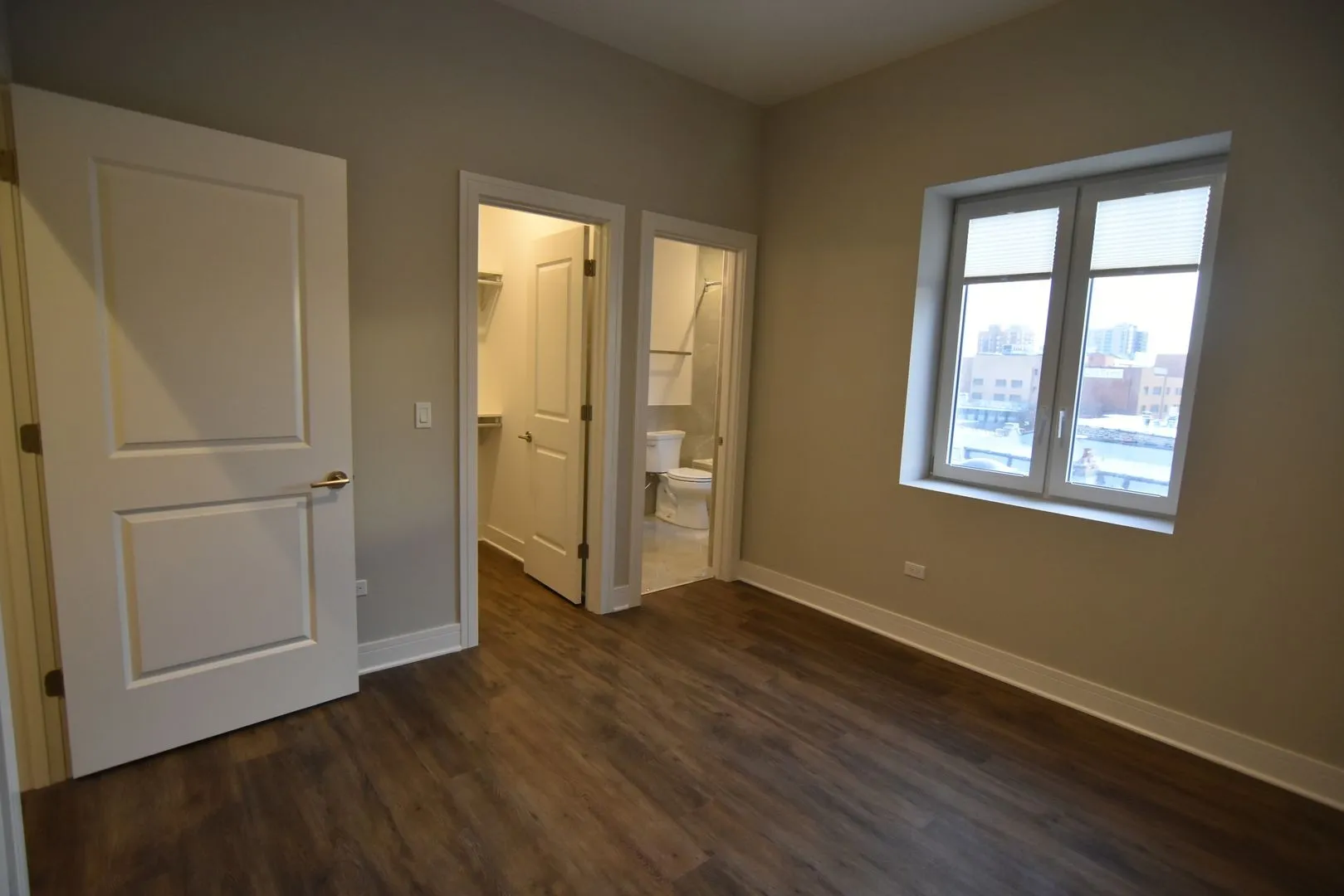 927 W Irving Park Rd, ,  60613, USA 60613-unit#927-201-Chicago-IL