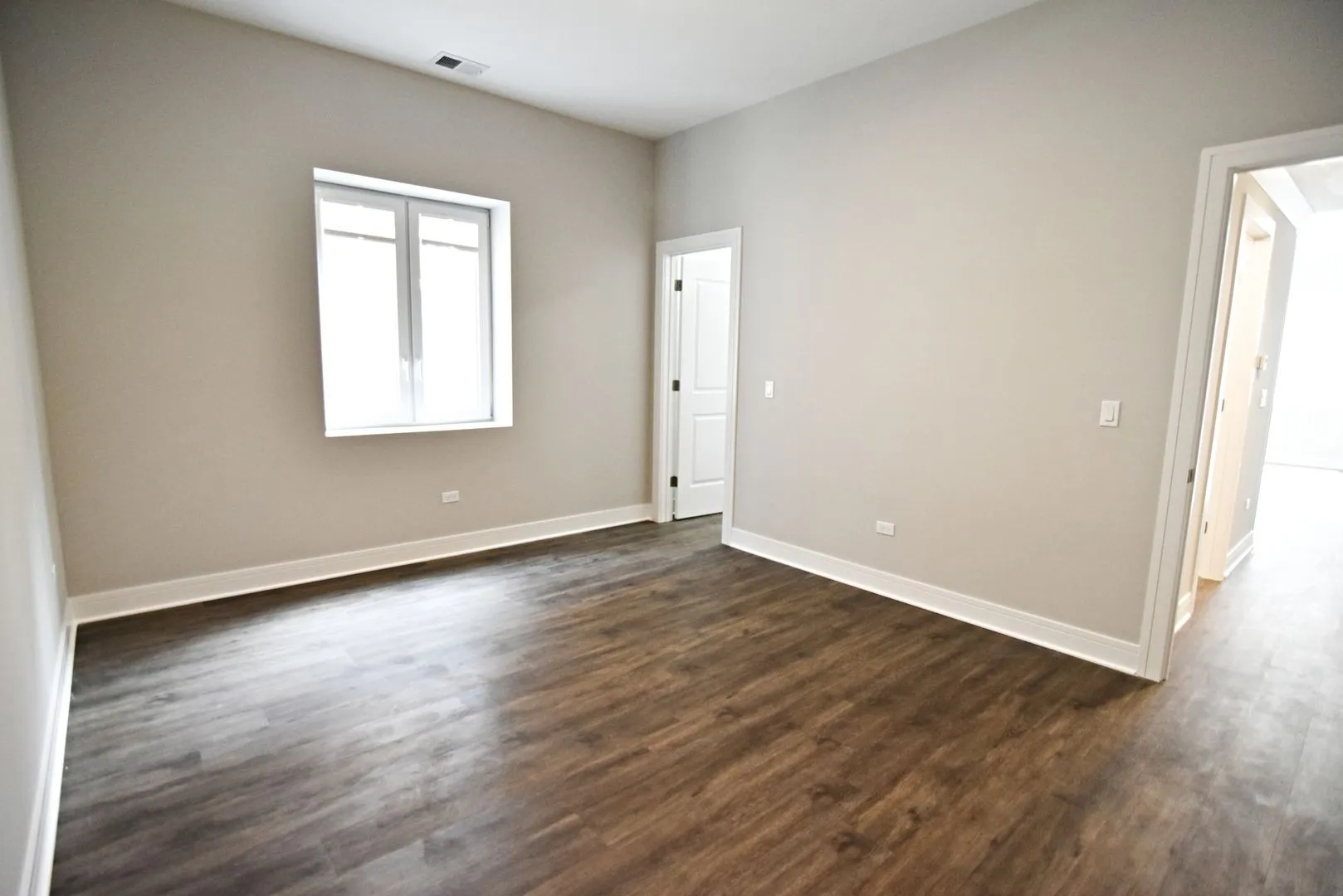 927 W Irving Park Rd, ,  60613, USA 60613-unit#927-202-Chicago-IL